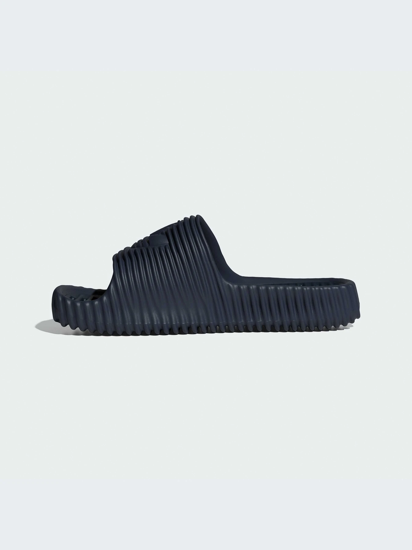Шлёпанцы Adidas Adilette модель JR3615-KZ Шлёпанцы Adidas Adilette модель JR3615-KZ Фото