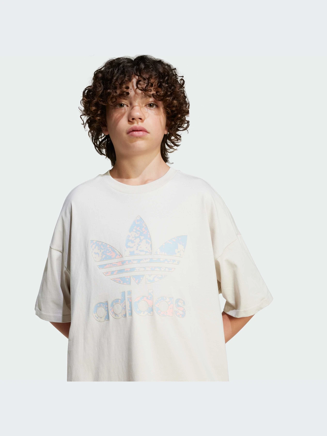 Футболки и поло Adidas Graphics модель JJ0277-KZ Футболки и поло Adidas Graphics модель JJ0277-KZ Фото