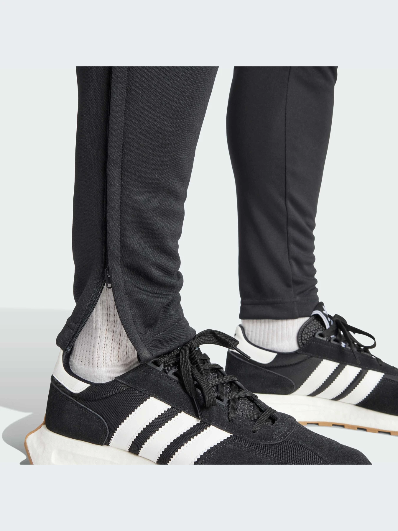 Брюки Adidas модель HC0332-KZ Брюки Adidas модель HC0332-KZ Фото