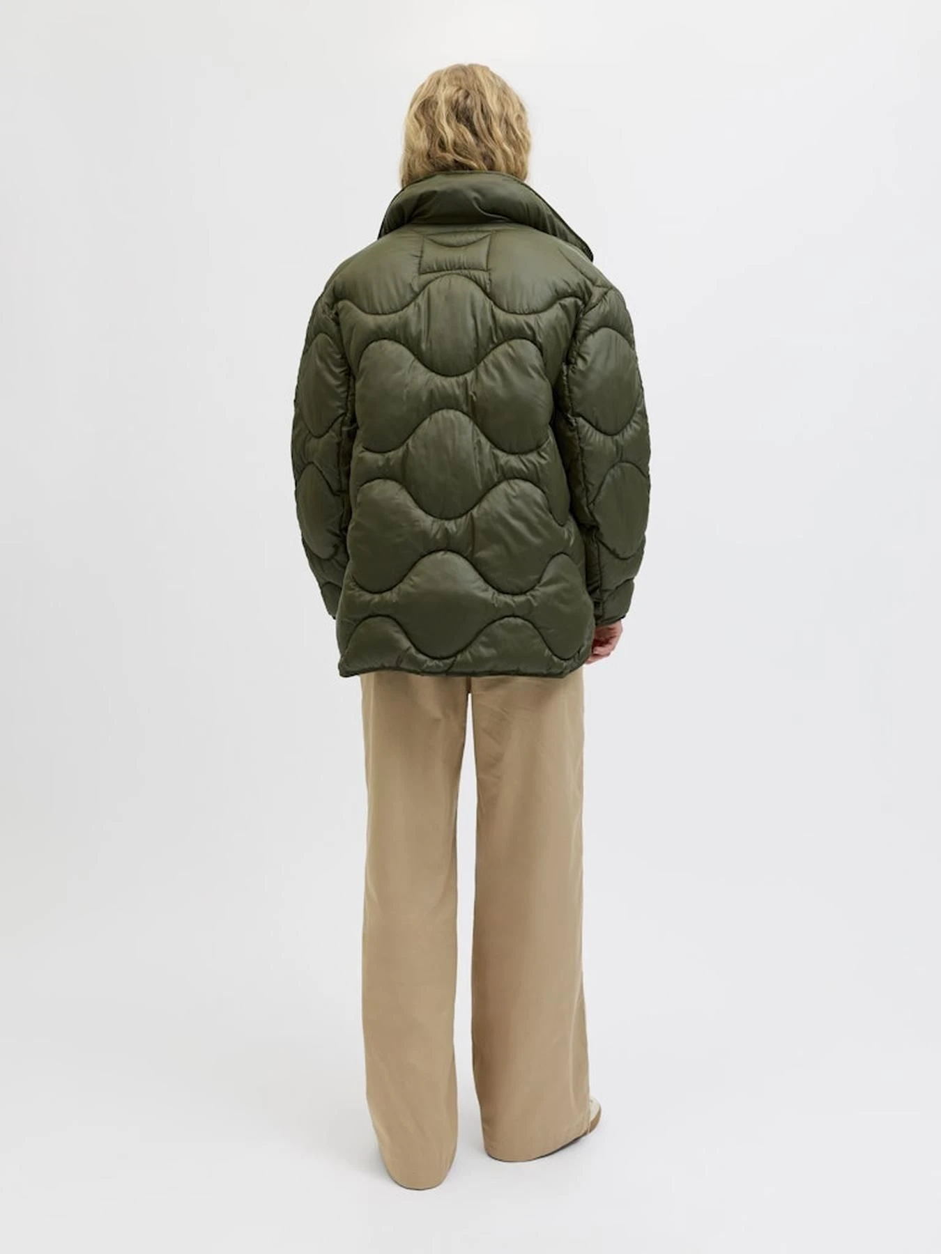 Куртки и дубленки JACK & JONES модель 12264826_GrapeLeaf Куртки и дубленки JACK & JONES модель 12264826_GrapeLeaf Фото