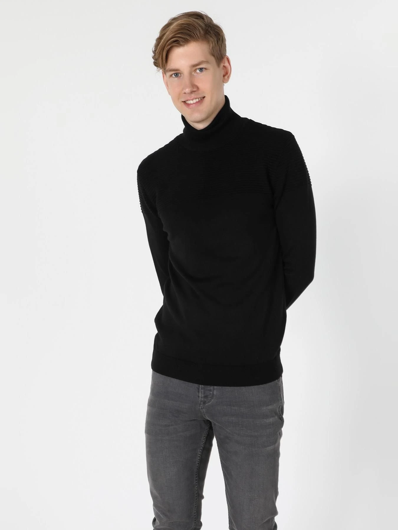 Худи и свитшоты Colin’s модель CL1050233_BLK Фото
