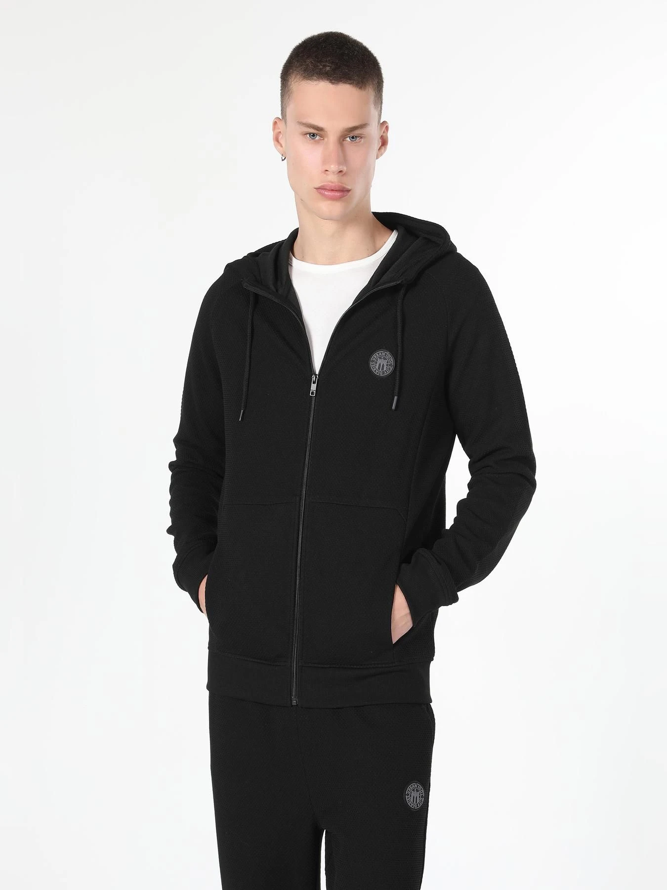 Худи и свитшоты Colin’s модель CL1060263_BLK Фото
