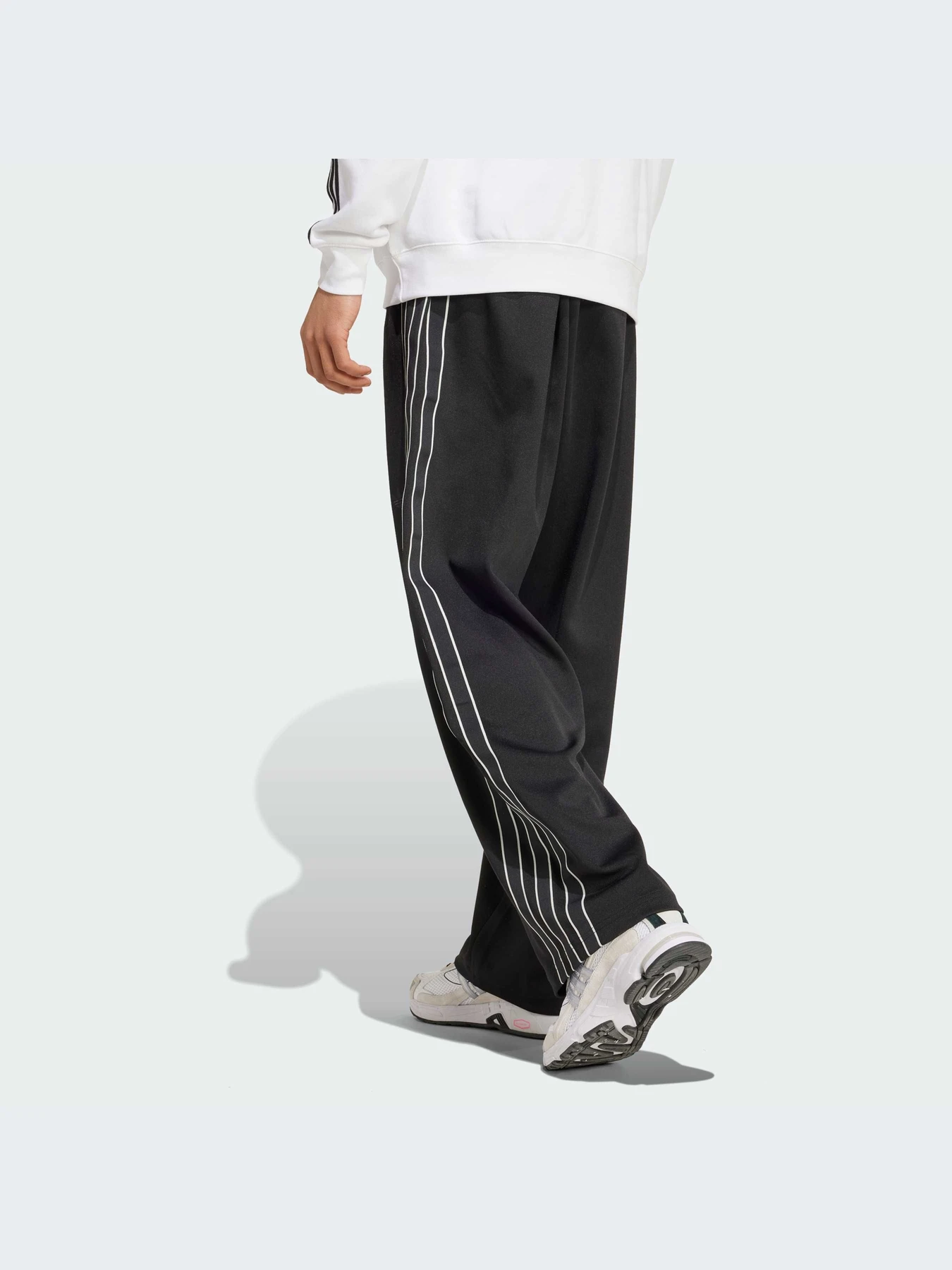 Брюки Adidas модель IX6721-KZ Брюки Adidas модель IX6721-KZ Фото