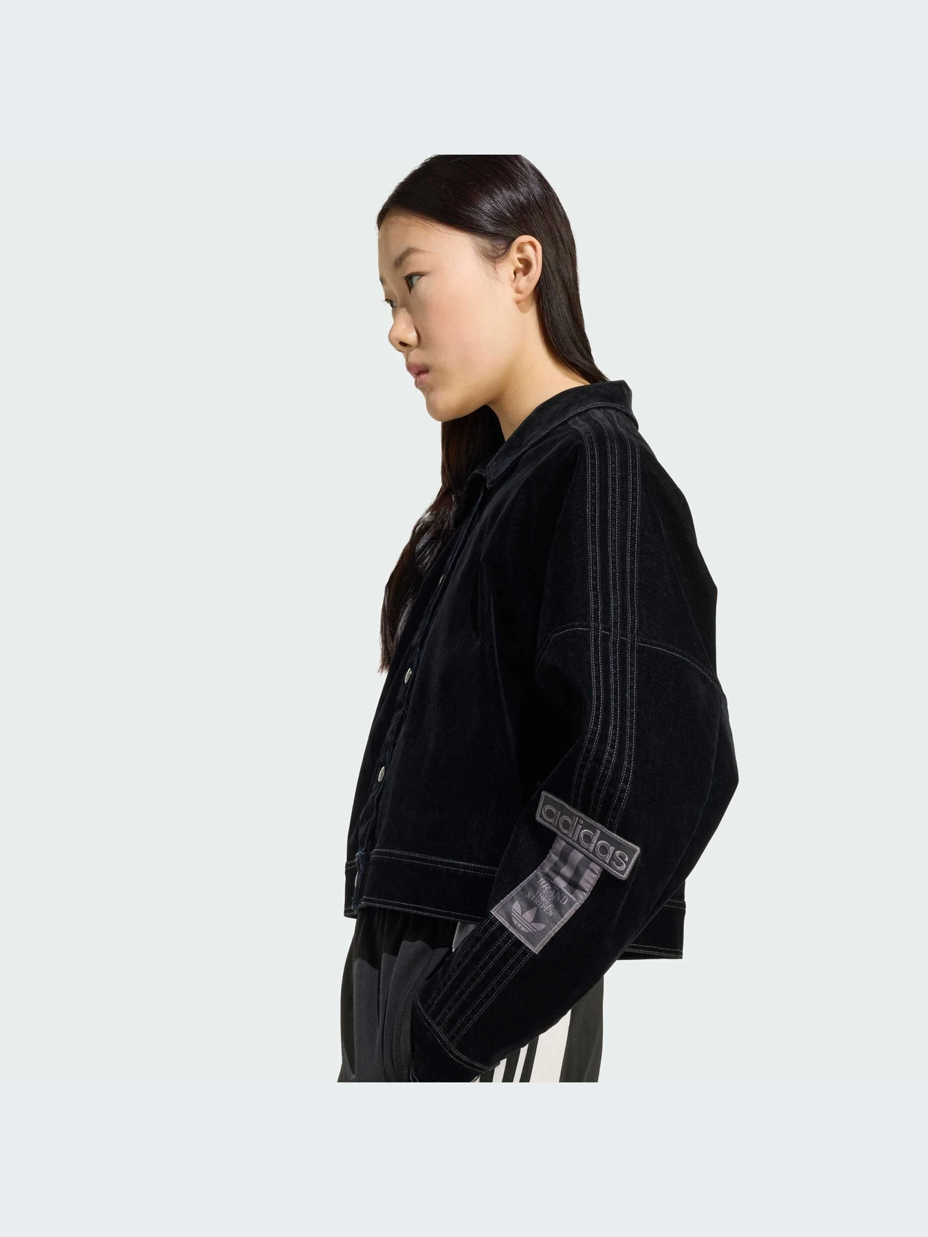 Куртки и дубленки Adidas модель JW7293-KZ Куртки и дубленки Adidas модель JW7293-KZ Фото