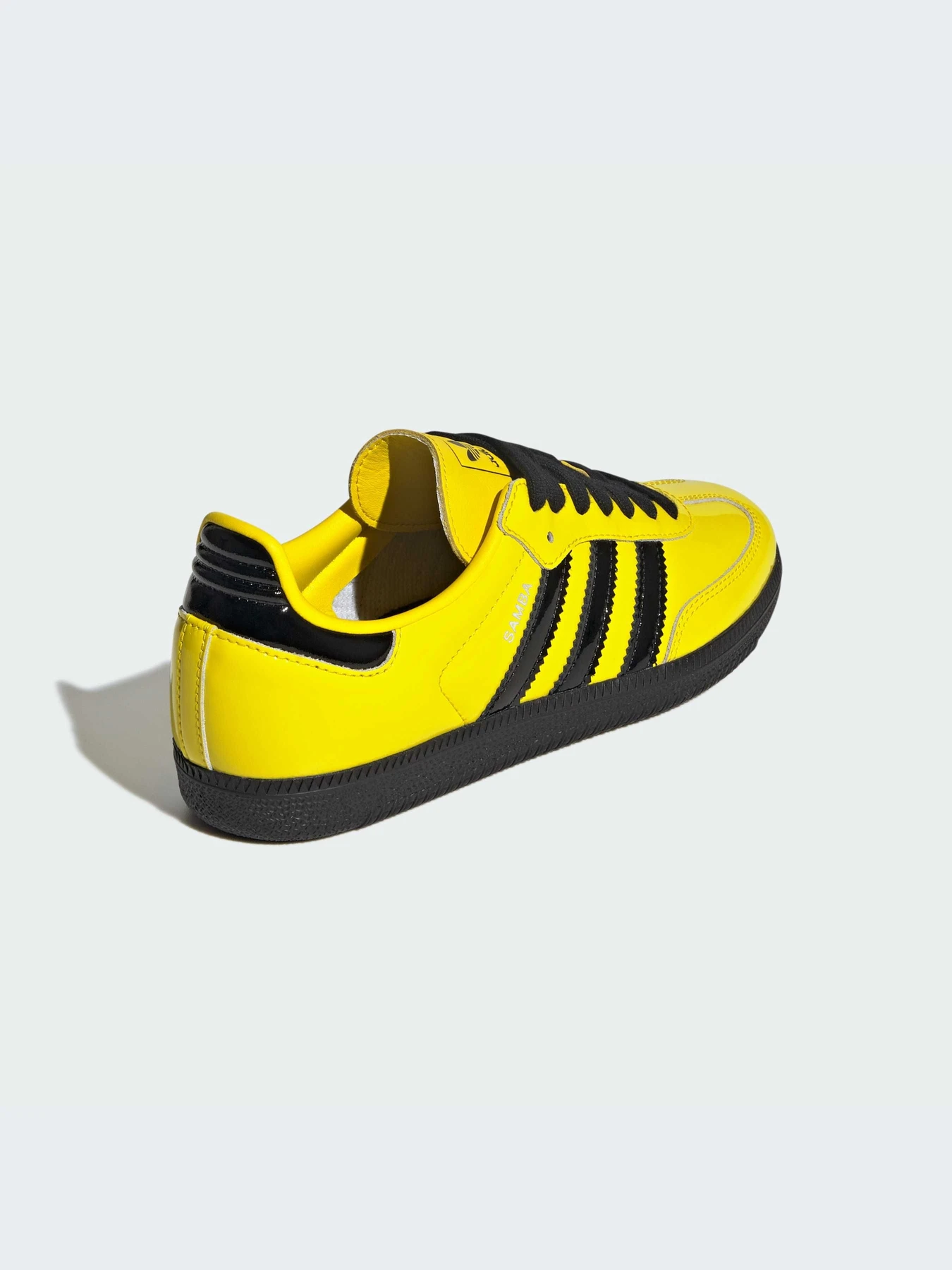 Кроссовки Adidas модель JR8749-KZ Кроссовки Adidas модель JR8749-KZ Фото