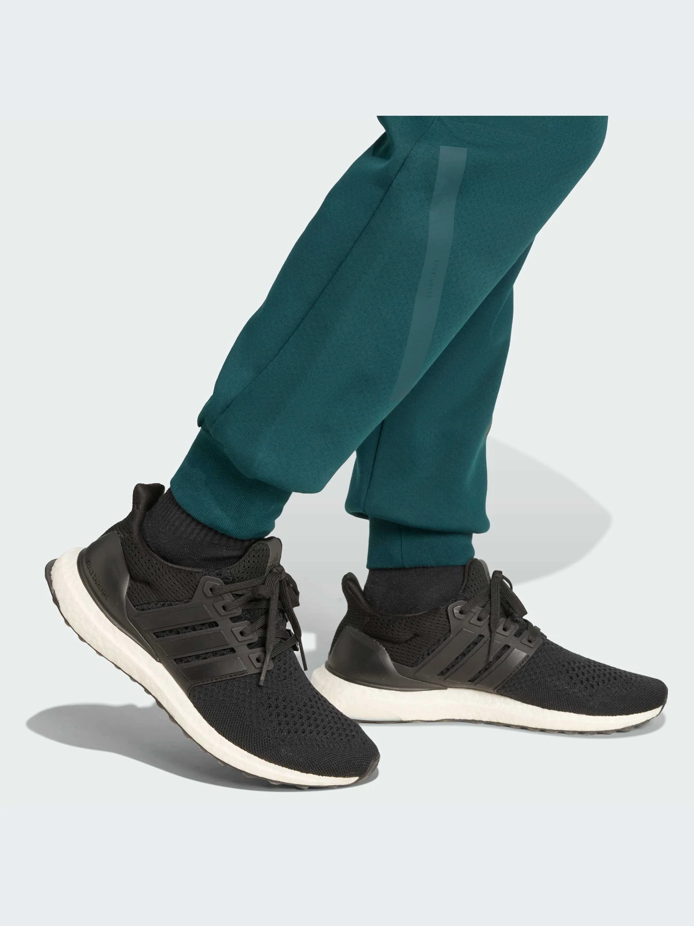 Брюки Adidas ZNE модель JW7738-KZ Брюки Adidas ZNE модель JW7738-KZ Фото