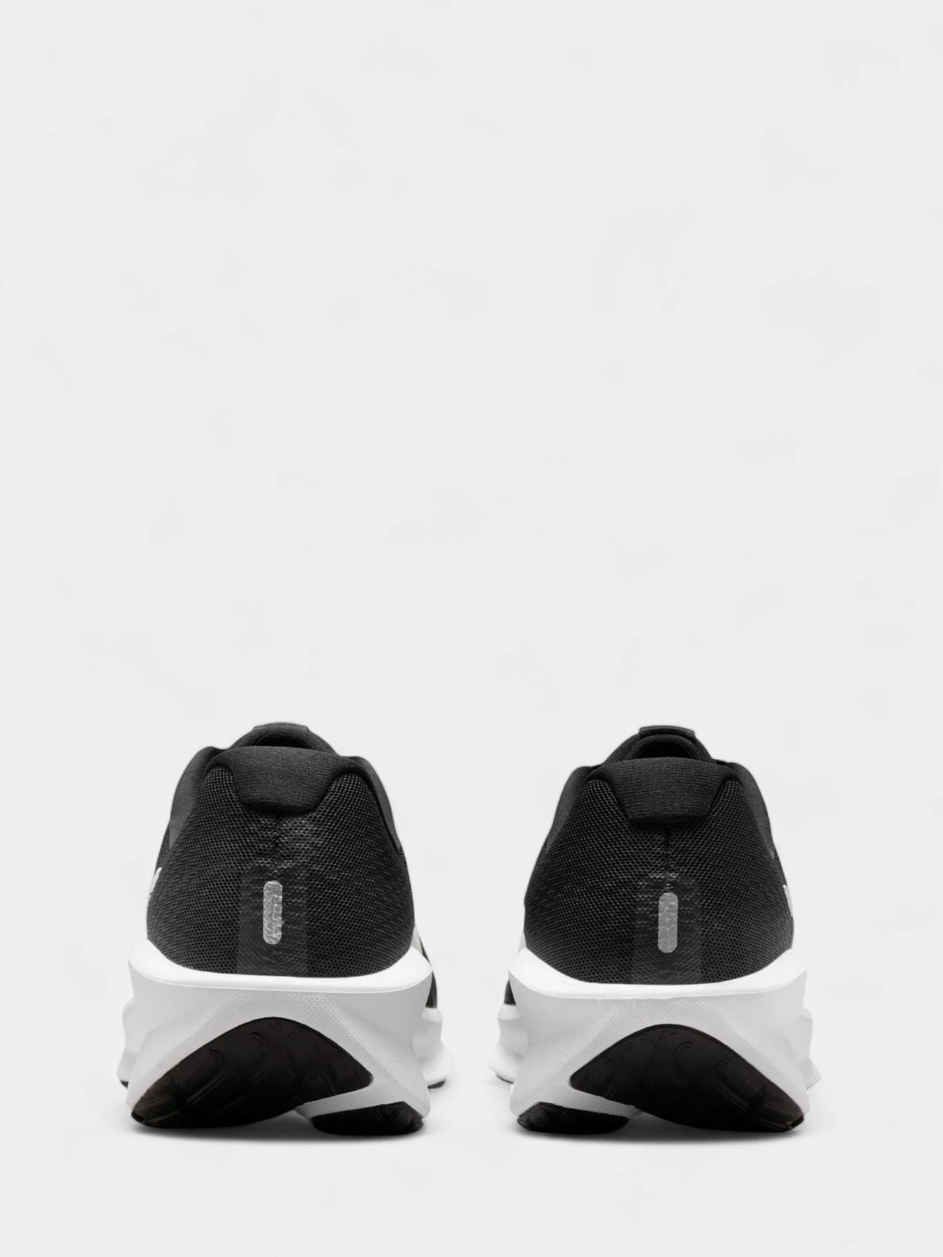 Кроссовки NIKE NIKE DOWNSHIFTER 13 модель FD6454-001 Кроссовки NIKE NIKE DOWNSHIFTER 13 модель FD6454-001 Фото