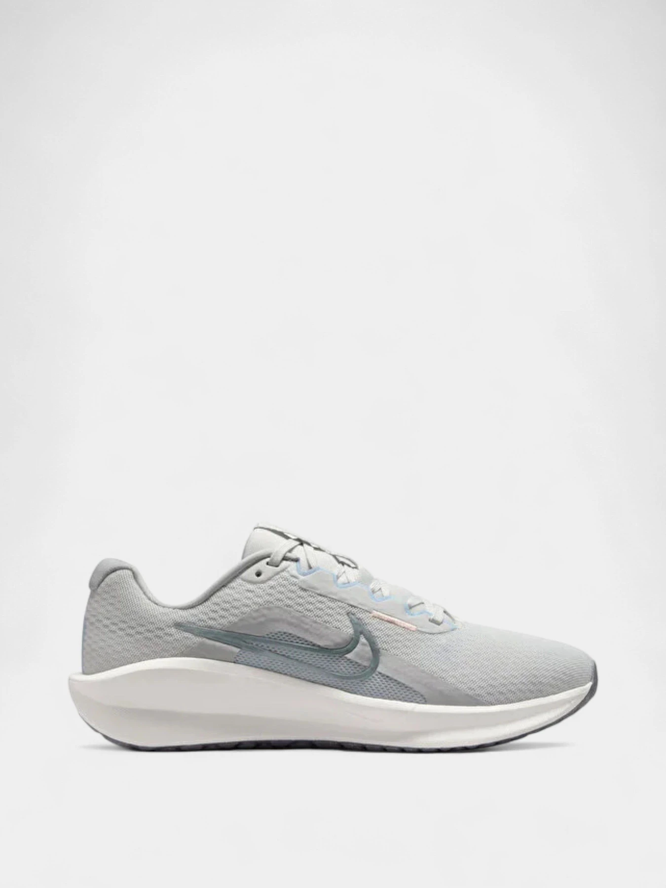 Кроссовки NIKE Nike Downshifter 13 модель FD6476-006 Кроссовки NIKE Nike Downshifter 13 модель FD6476-006 Фото