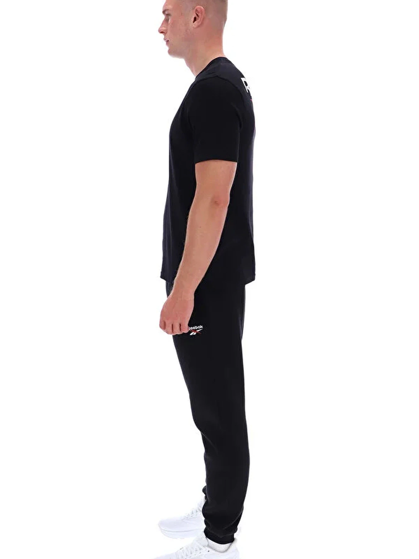 Футболки и поло Reebok MITCHAM FRNT BK LOGO CREW модель 102247908 Футболки и поло Reebok MITCHAM FRNT BK LOGO CREW модель 102247908 Фото