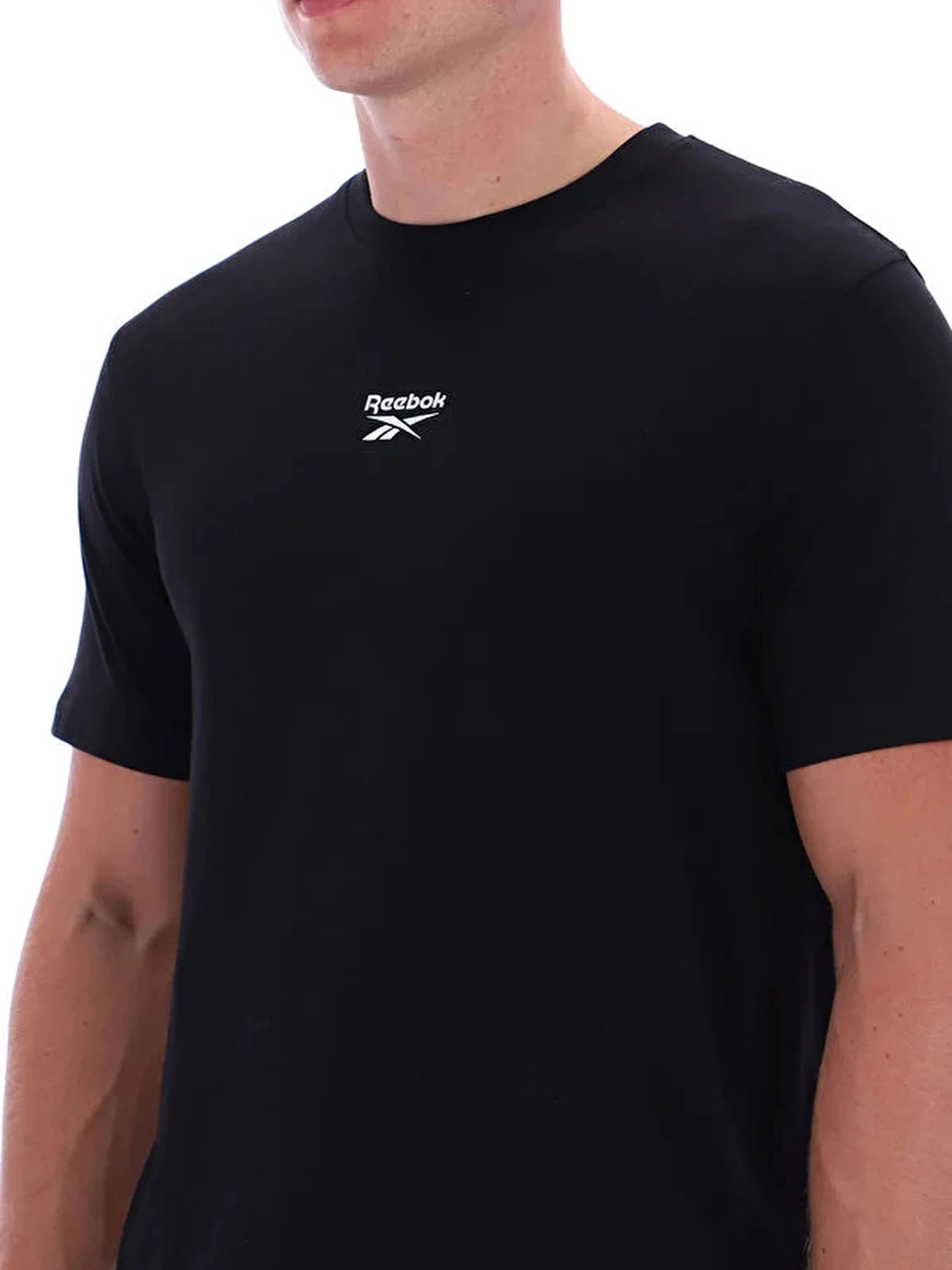 Футболки и поло Reebok MITCHAM FRNT BK LOGO CREW модель 102247908 Футболки и поло Reebok MITCHAM FRNT BK LOGO CREW модель 102247908 Фото
