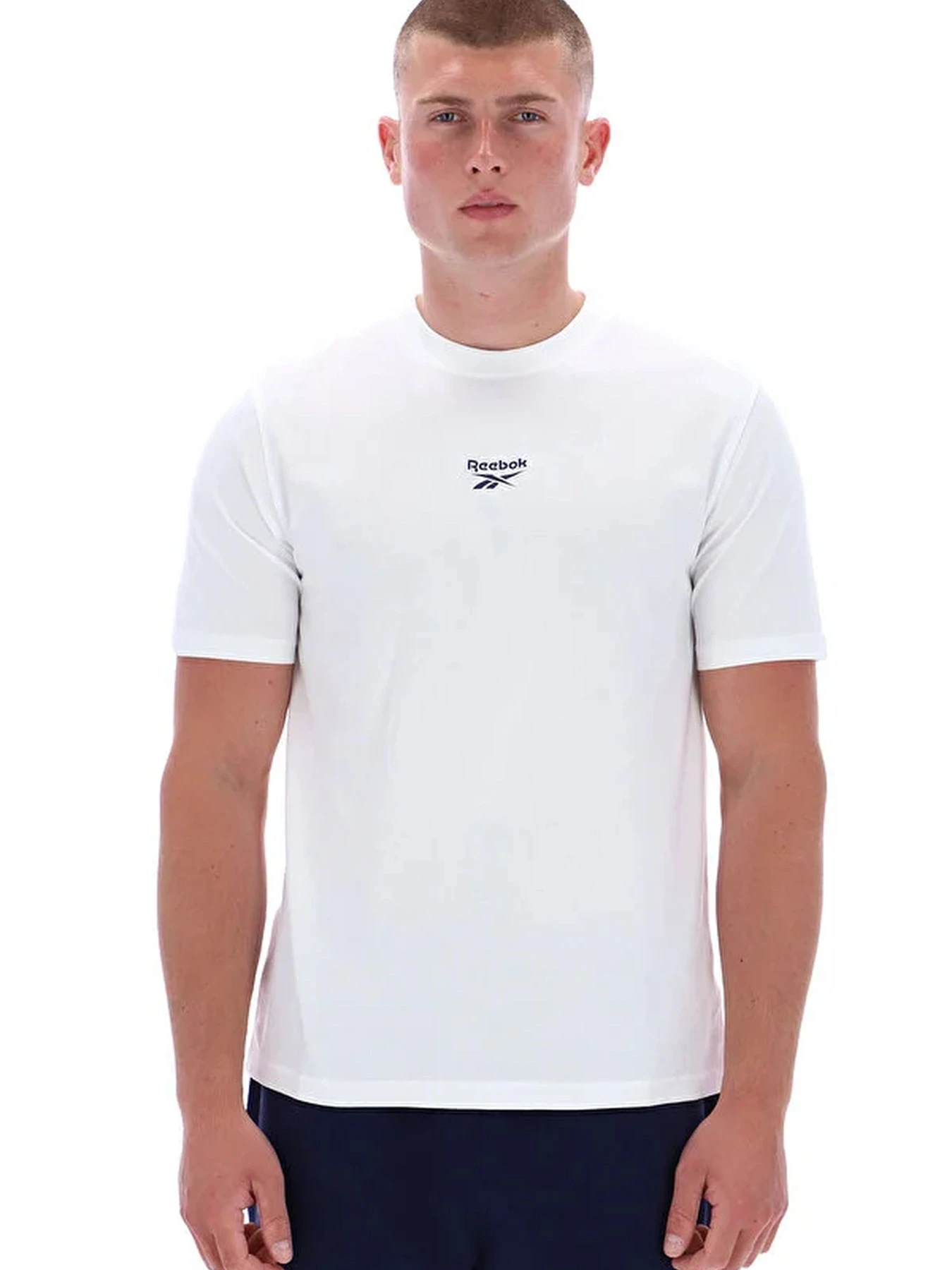 Футболки и поло Reebok MITCHAM FRNT BK LOGO CREW модель 102247919 Футболки и поло Reebok MITCHAM FRNT BK LOGO CREW модель 102247919 Фото