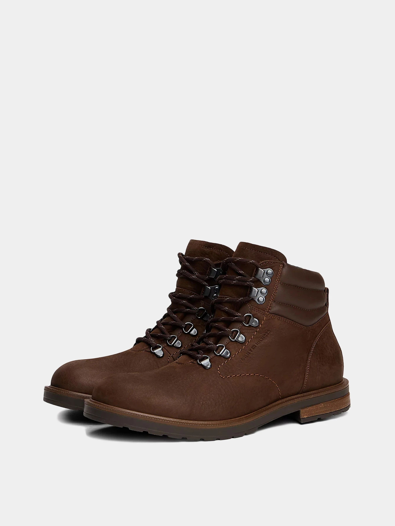 Ботинки и сапоги Tommy Hilfiger модель FM0FM05699-GV0 Ботинки и сапоги Tommy Hilfiger модель FM0FM05699-GV0 Фото