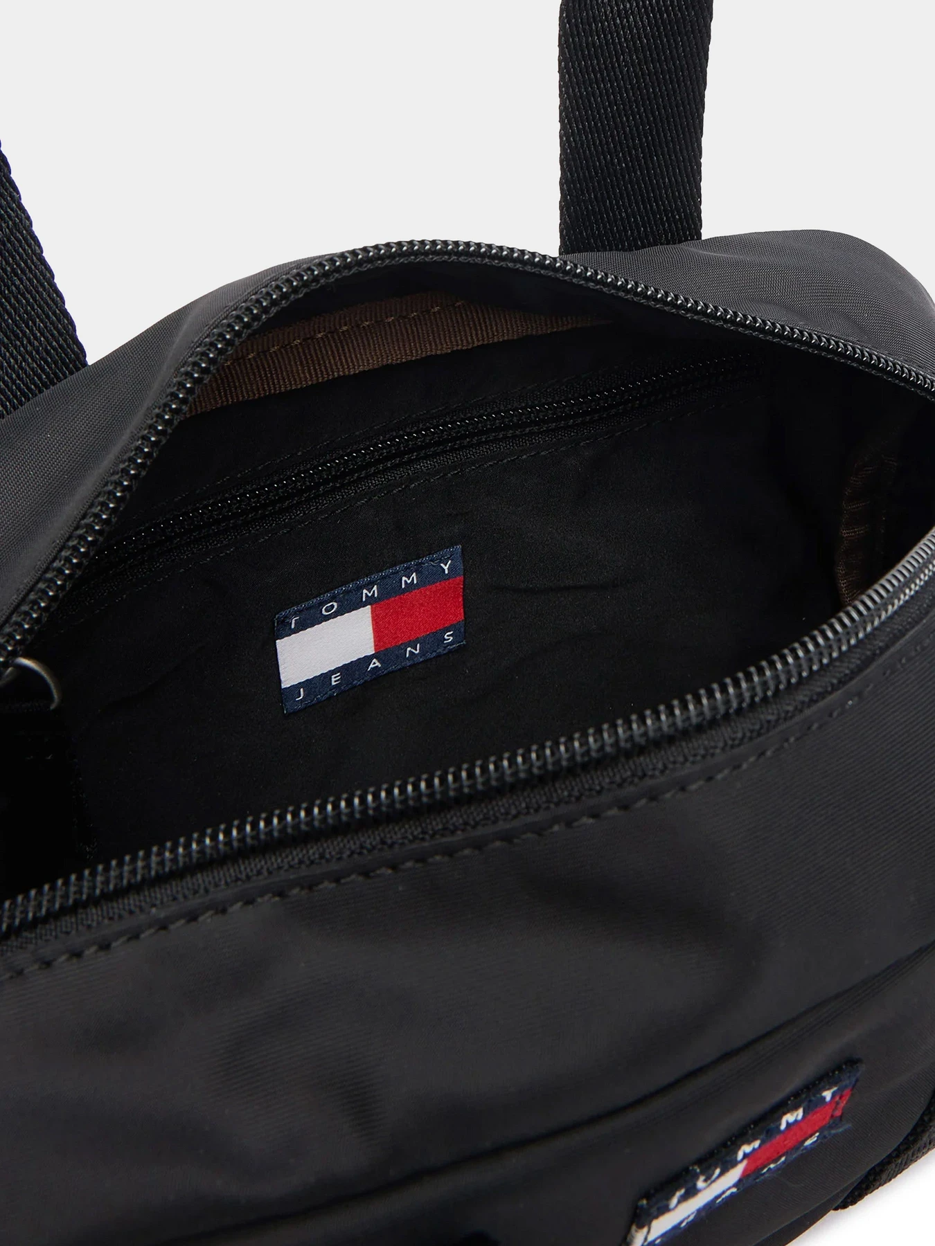 Сумки Tommy Hilfiger модель AW0AW17889-BDS Сумки Tommy Hilfiger модель AW0AW17889-BDS Фото