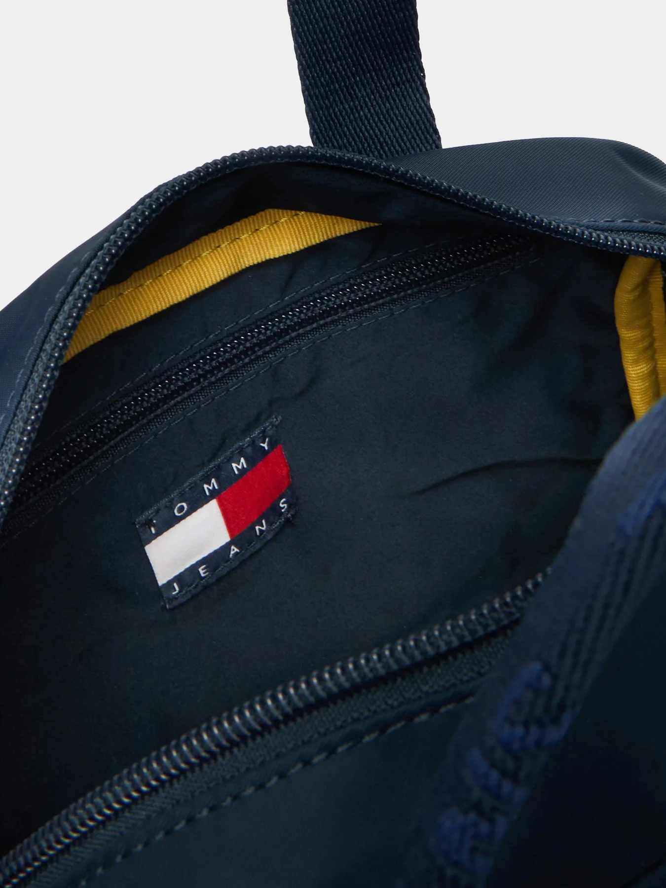 Сумки Tommy Hilfiger модель AW0AW17889-C1G Фото