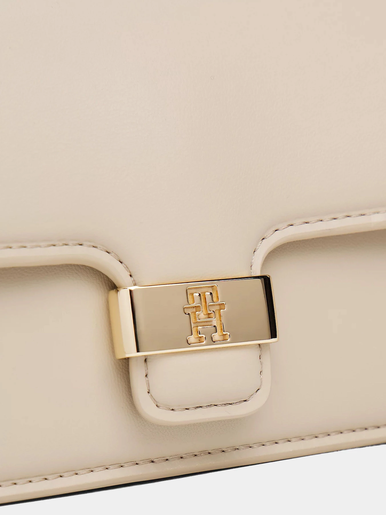 Сумки Tommy Hilfiger модель AW0AW18028-RBT Сумки Tommy Hilfiger модель AW0AW18028-RBT Фото