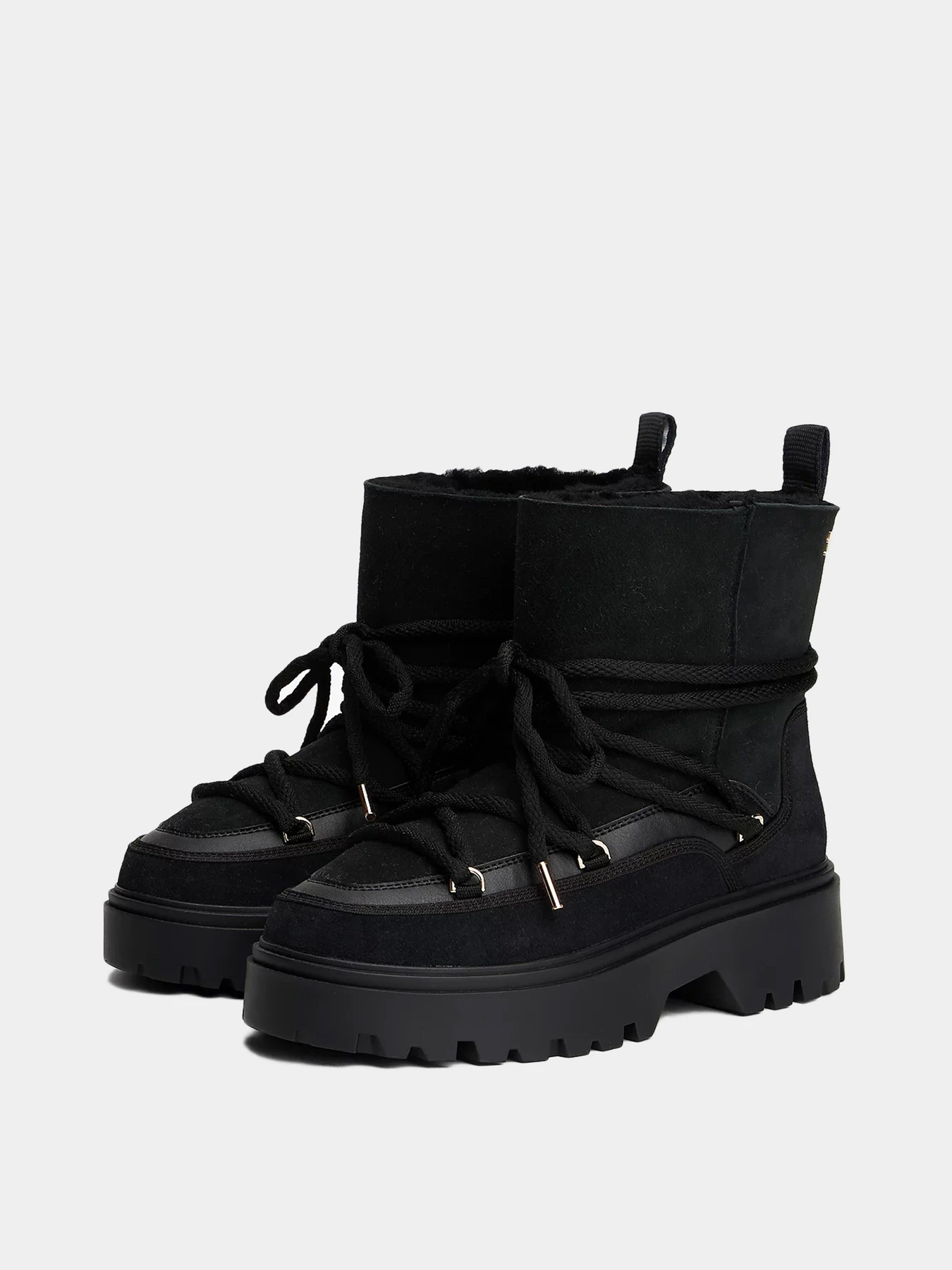 Ботинки и сапоги Tommy Hilfiger модель FW0FW08996-BDS Ботинки и сапоги Tommy Hilfiger модель FW0FW08996-BDS Фото