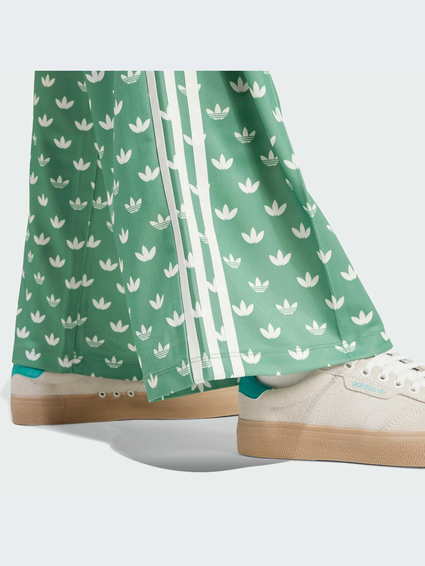 Брюки Adidas Graphics модель IX0933-KZ Брюки Adidas Graphics модель IX0933-KZ Фото