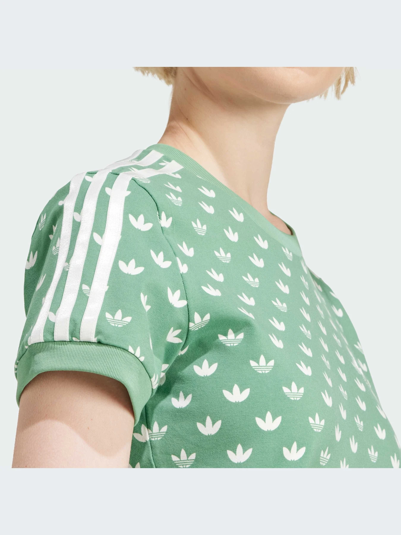 Футболки и поло Adidas Graphics модель IX0927-KZ Футболки и поло Adidas Graphics модель IX0927-KZ Фото