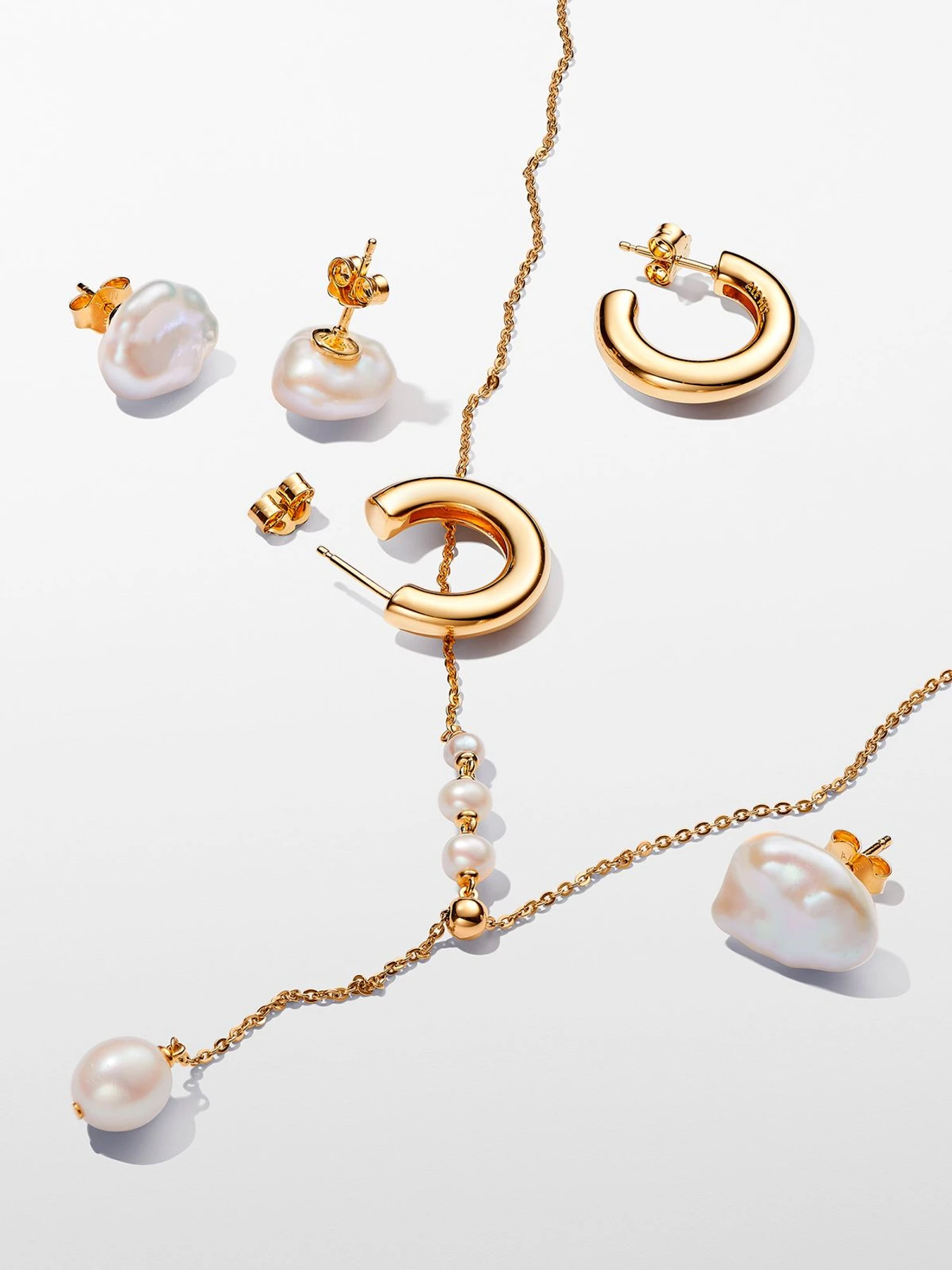 Серьги-гвоздики PANDORA Essence модель 263309C01 Фото