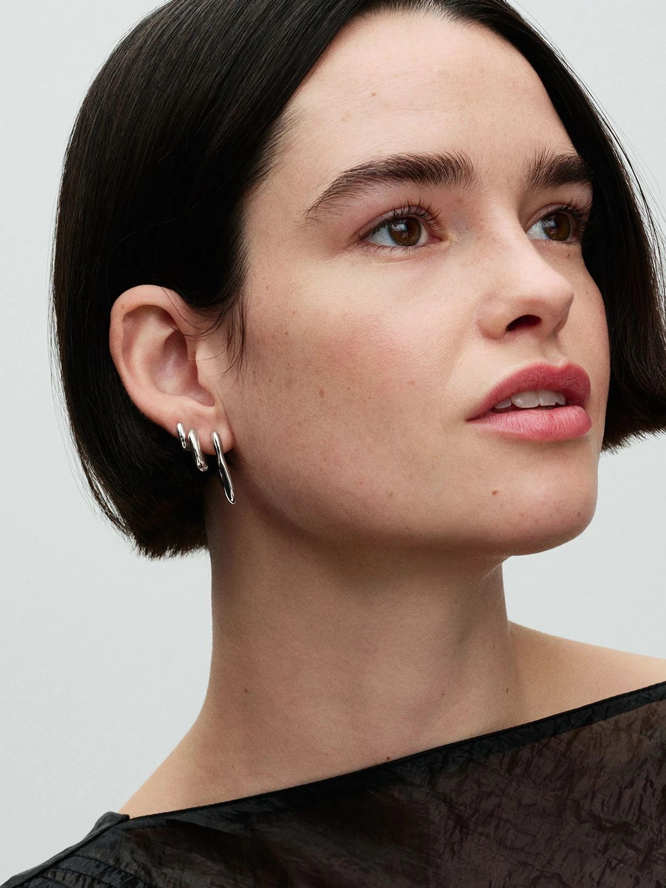 Серьги-кольца PANDORA Essence модель 293290C00 Фото