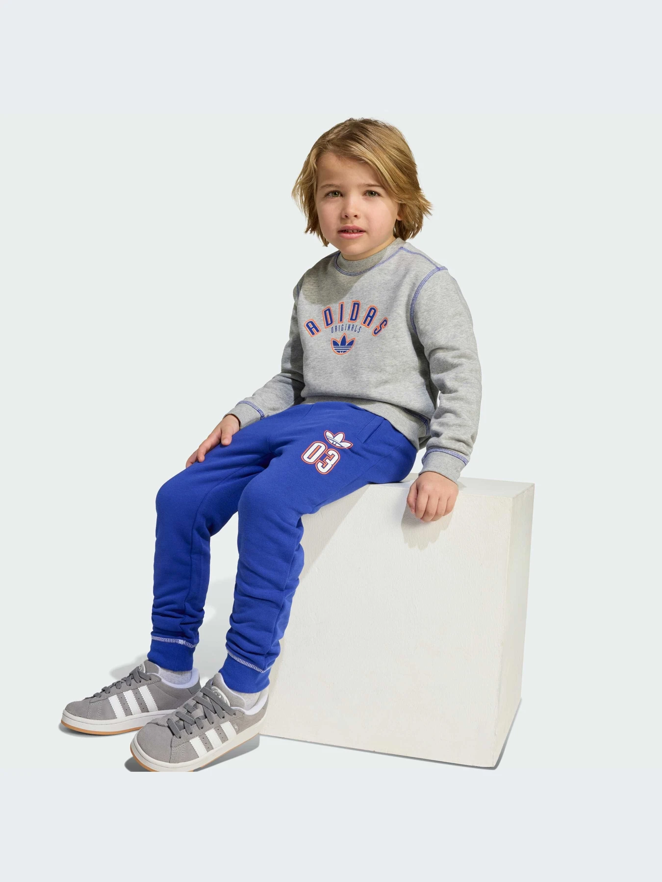 Костюмы Adidas Graphics модель JX5260-KZ Костюмы Adidas Graphics модель JX5260-KZ Фото