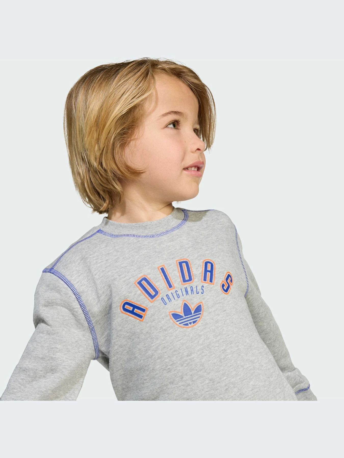 Костюмы Adidas Graphics модель JX5260-KZ Костюмы Adidas Graphics модель JX5260-KZ Фото