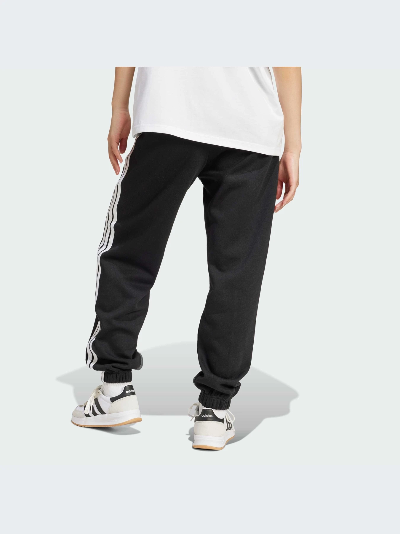 Брюки Adidas модель JE1276-KZ Брюки Adidas модель JE1276-KZ Фото