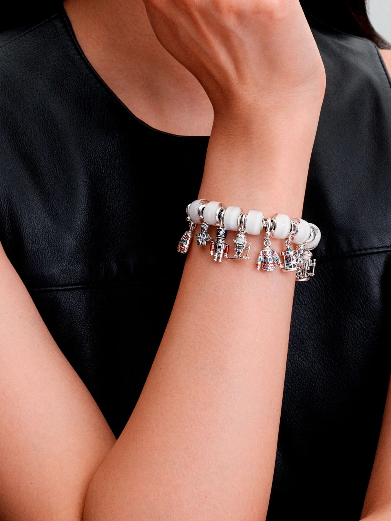 Шармы-подвески PANDORA Moments модель 793596C01 Шармы-подвески PANDORA Moments модель 793596C01 Фото