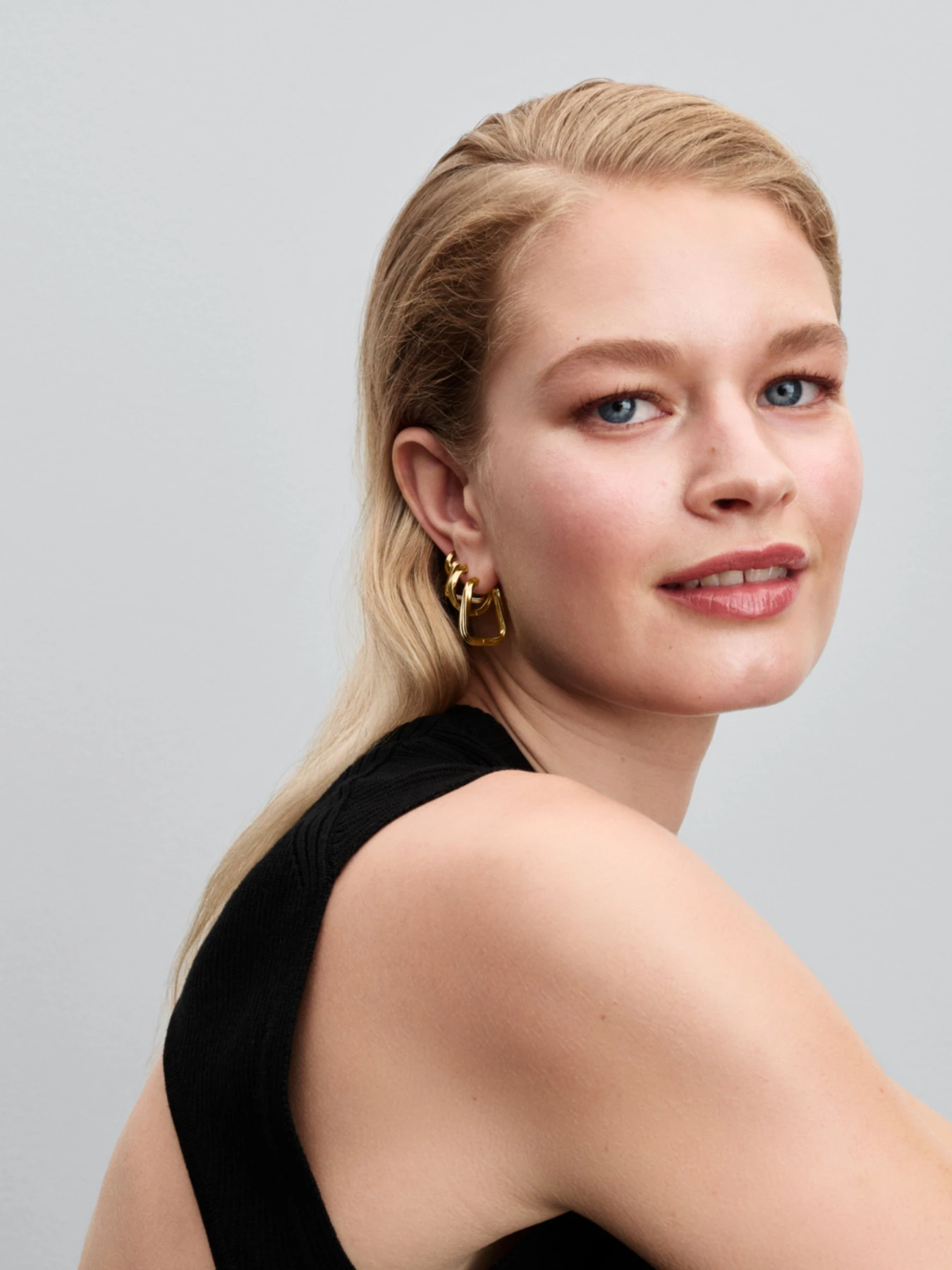 Серьги-кольца PANDORA Essence модель 263875C00 Фото