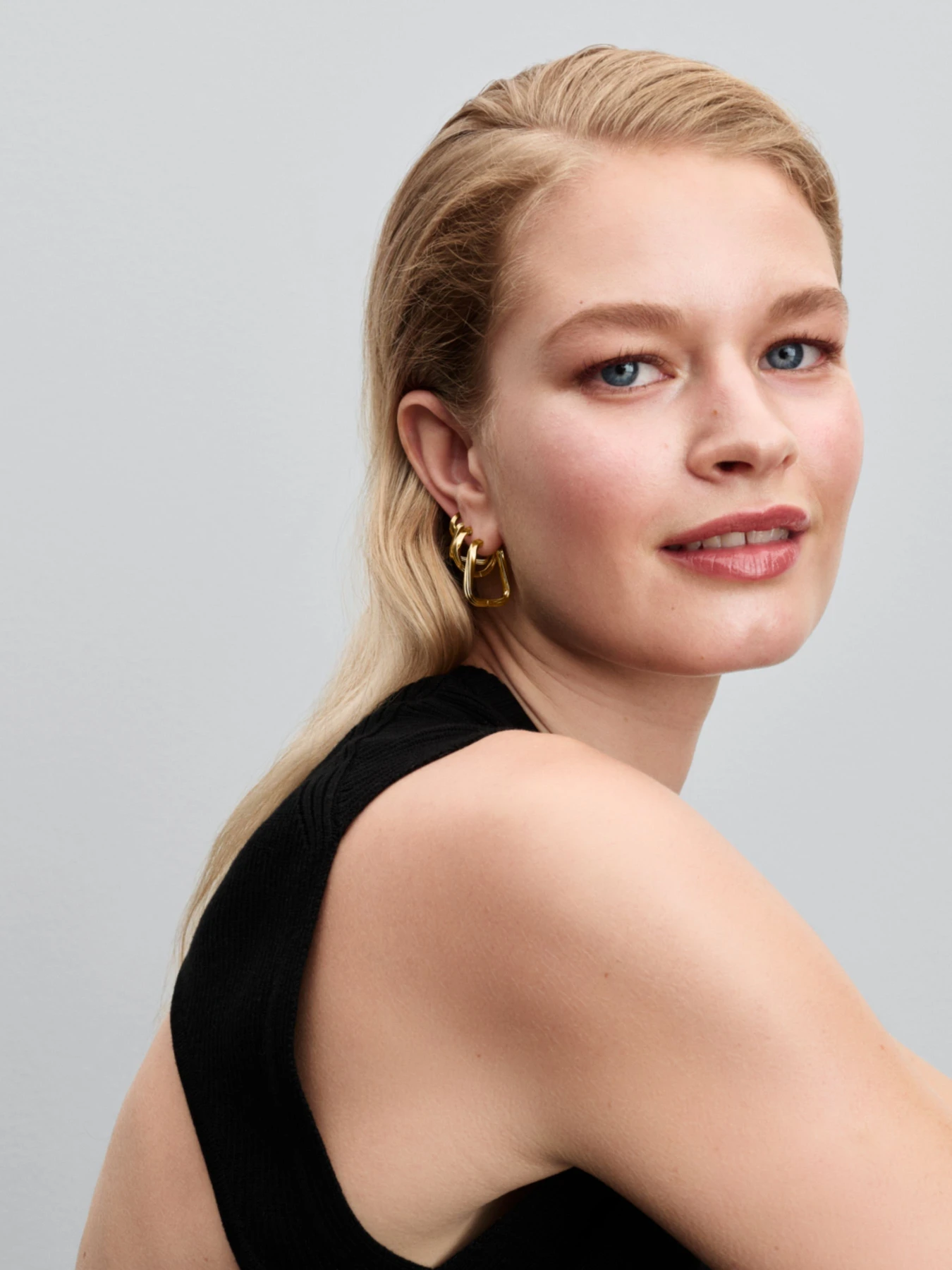 Серьги-кольца PANDORA Essence модель 263876C00 Фото