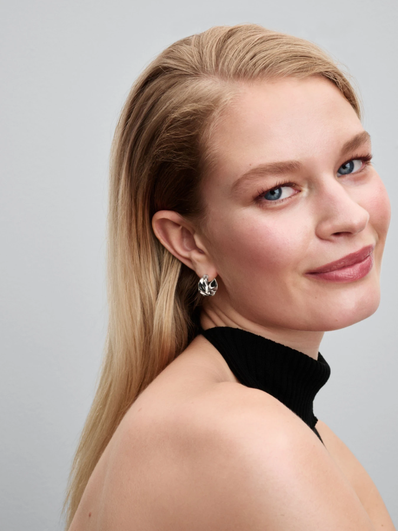 Серьги-кольца PANDORA Essence модель 293874C00 Фото