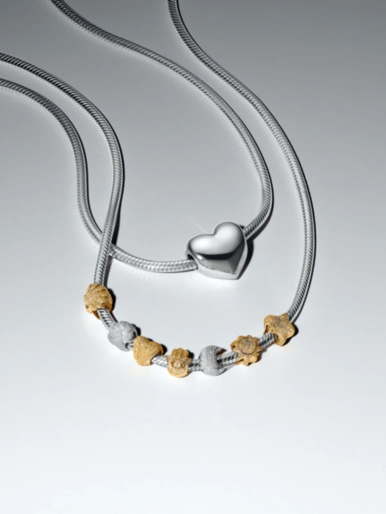 Классические PANDORA модель 764052C00 Фото