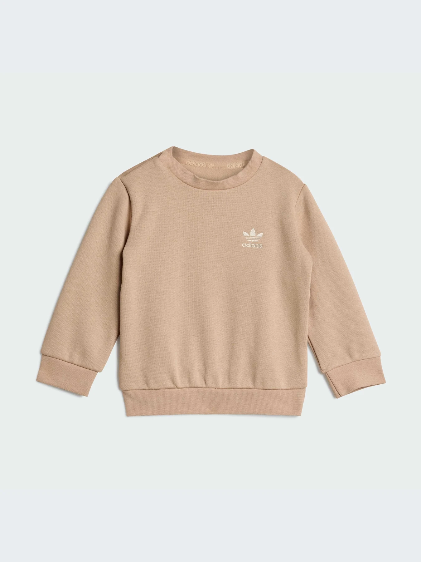 Костюмы Adidas модель KV1743-KZ Костюмы Adidas модель KV1743-KZ Фото