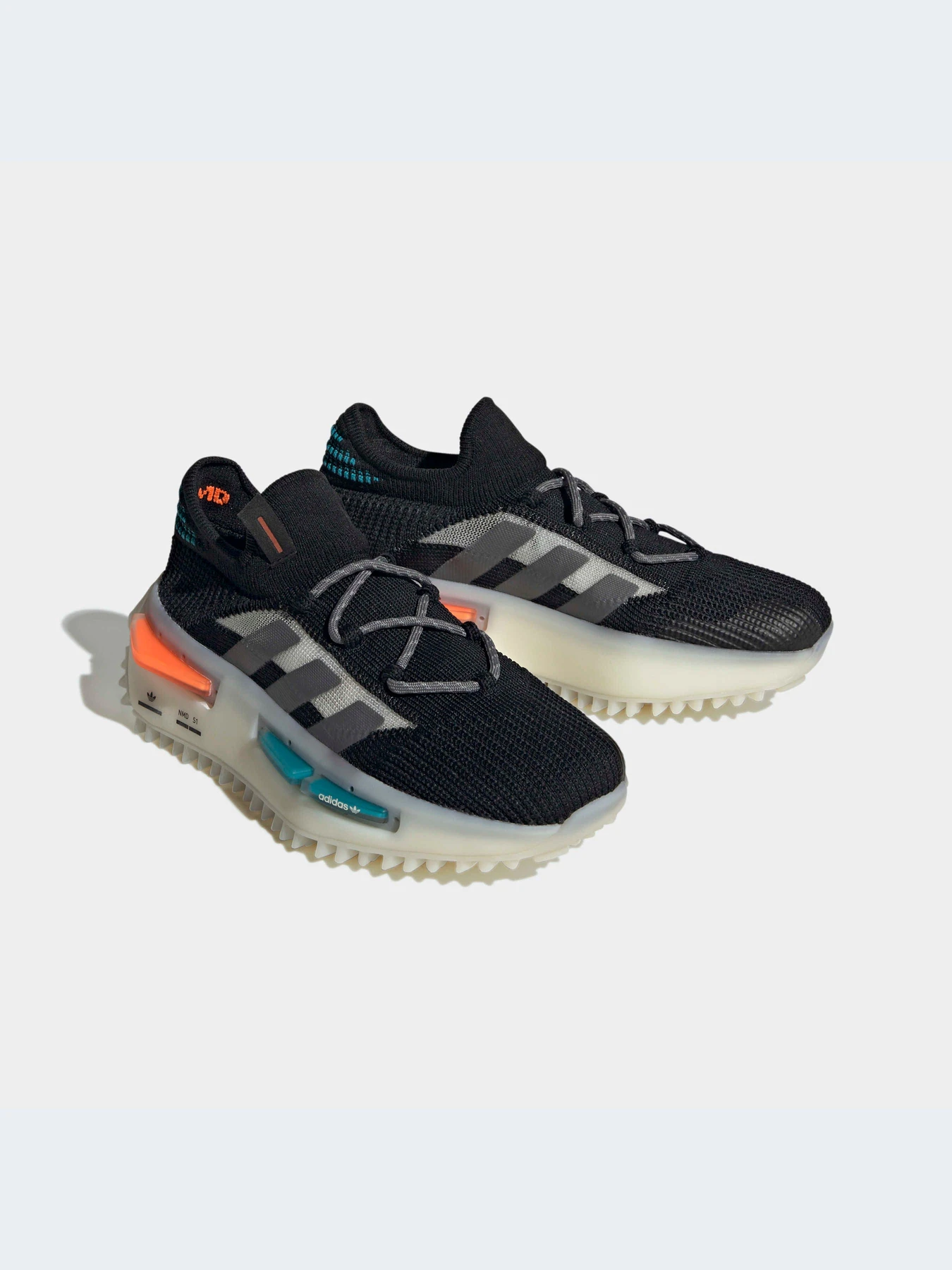 Кроссовки Adidas NMD модель GW2186-KZ Кроссовки Adidas NMD модель GW2186-KZ Фото