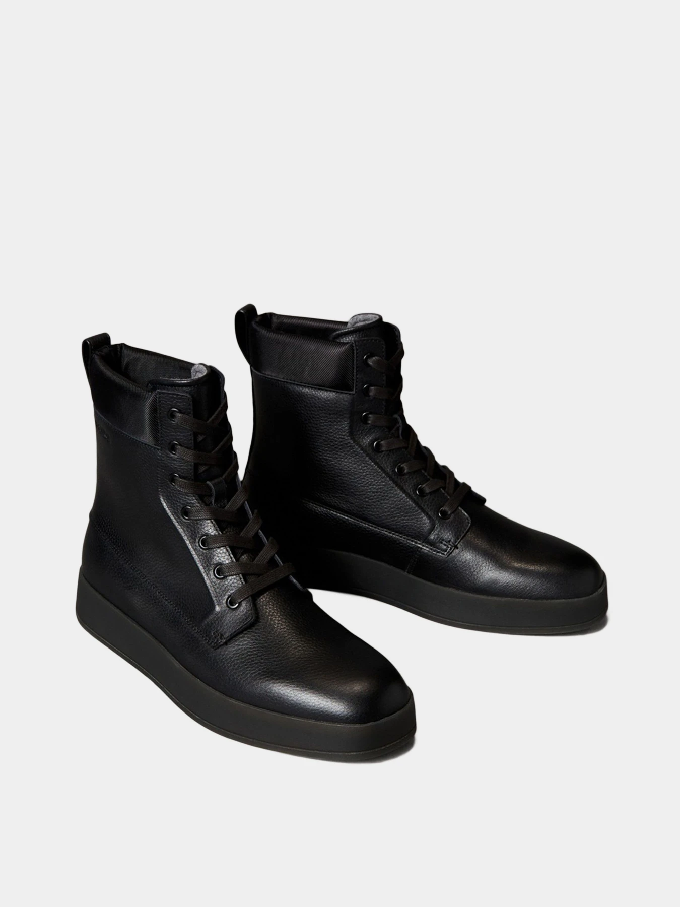 Ботинки и сапоги Calvin Klein модель HM0HM02060-0GJ Ботинки и сапоги Calvin Klein модель HM0HM02060-0GJ Фото