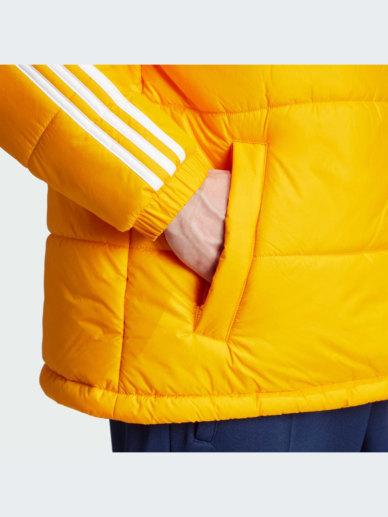 Куртки и дубленки Adidas Adicolor модель JD9074-KZ Куртки и дубленки Adidas Adicolor модель JD9074-KZ Фото