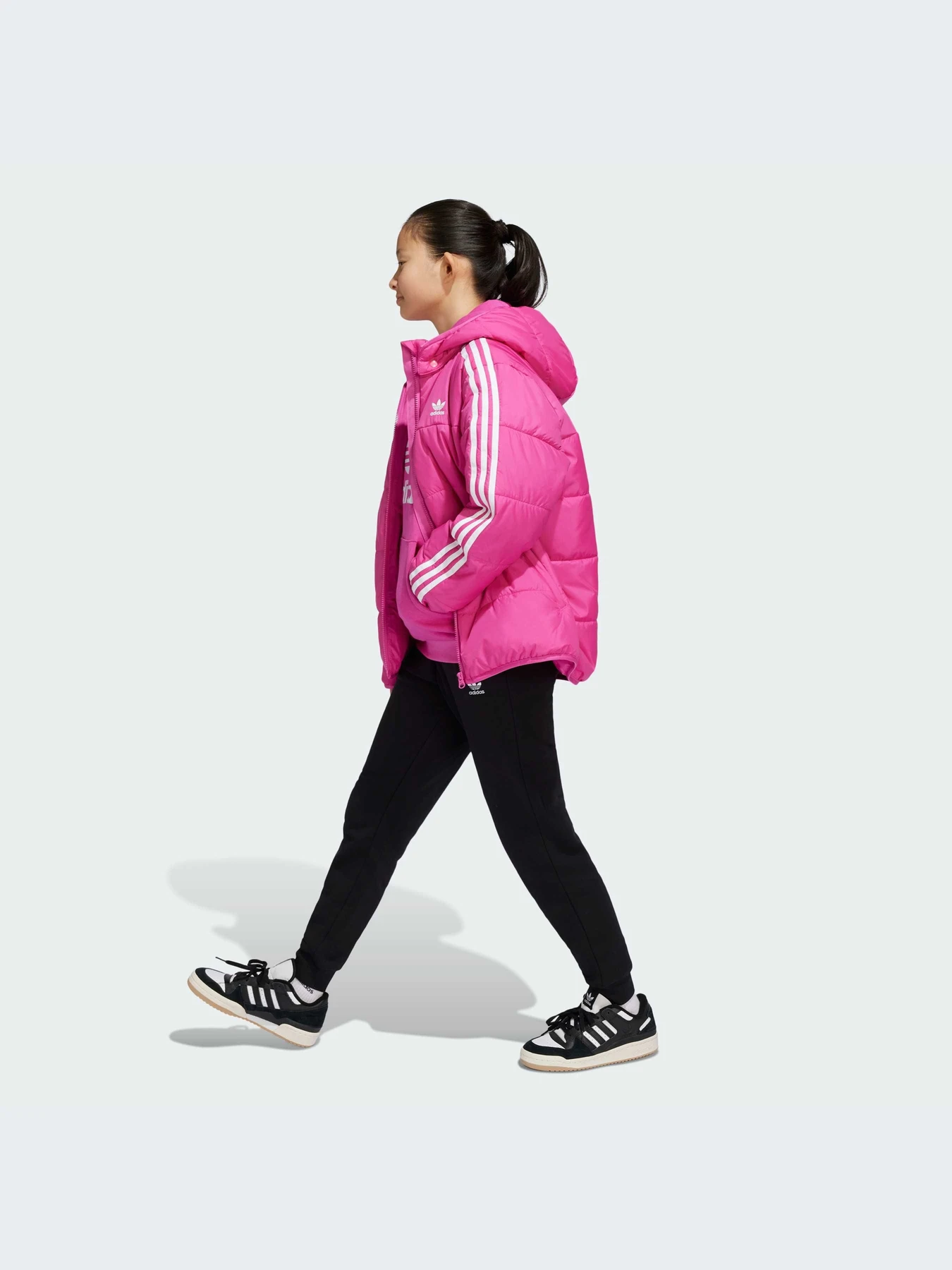 Куртки и дубленки Adidas Adicolor модель IY7496-KZ Куртки и дубленки Adidas Adicolor модель IY7496-KZ Фото