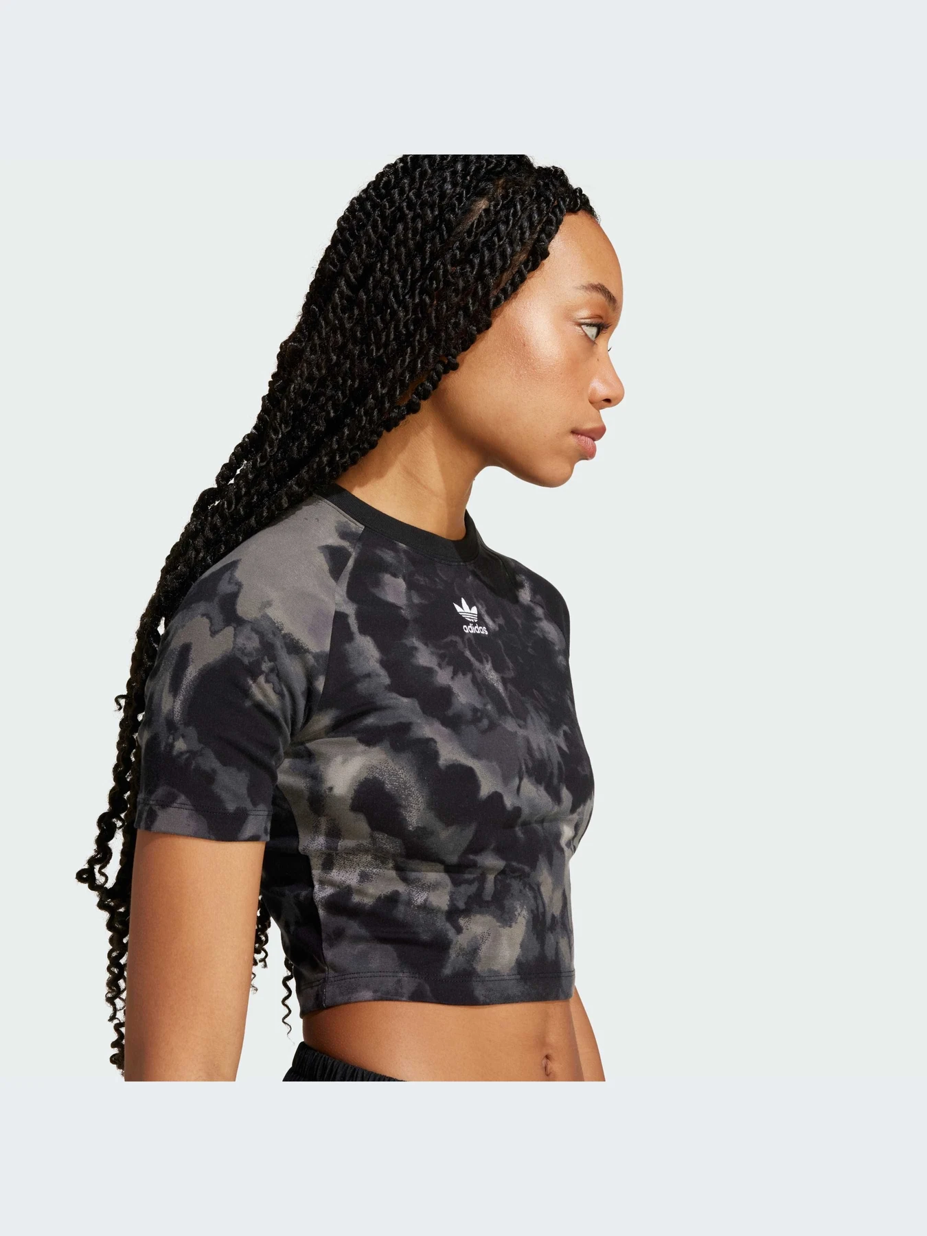 Футболки и поло Adidas Graphics модель IZ1859-KZ Футболки и поло Adidas Graphics модель IZ1859-KZ Фото