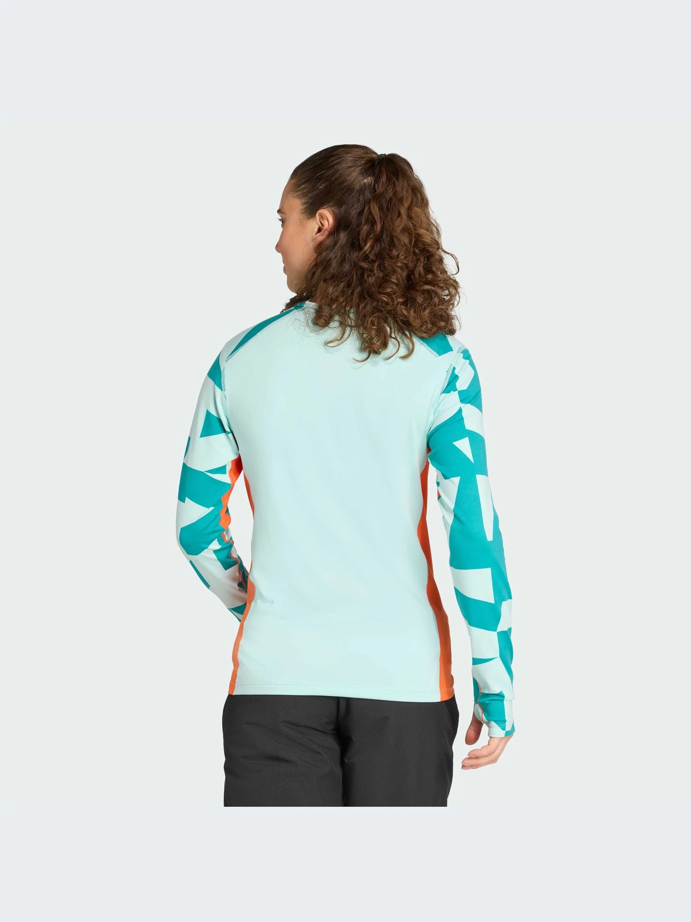 Худи и свитшоты Adidas модель JP2761-KZ Худи и свитшоты Adidas модель JP2761-KZ Фото