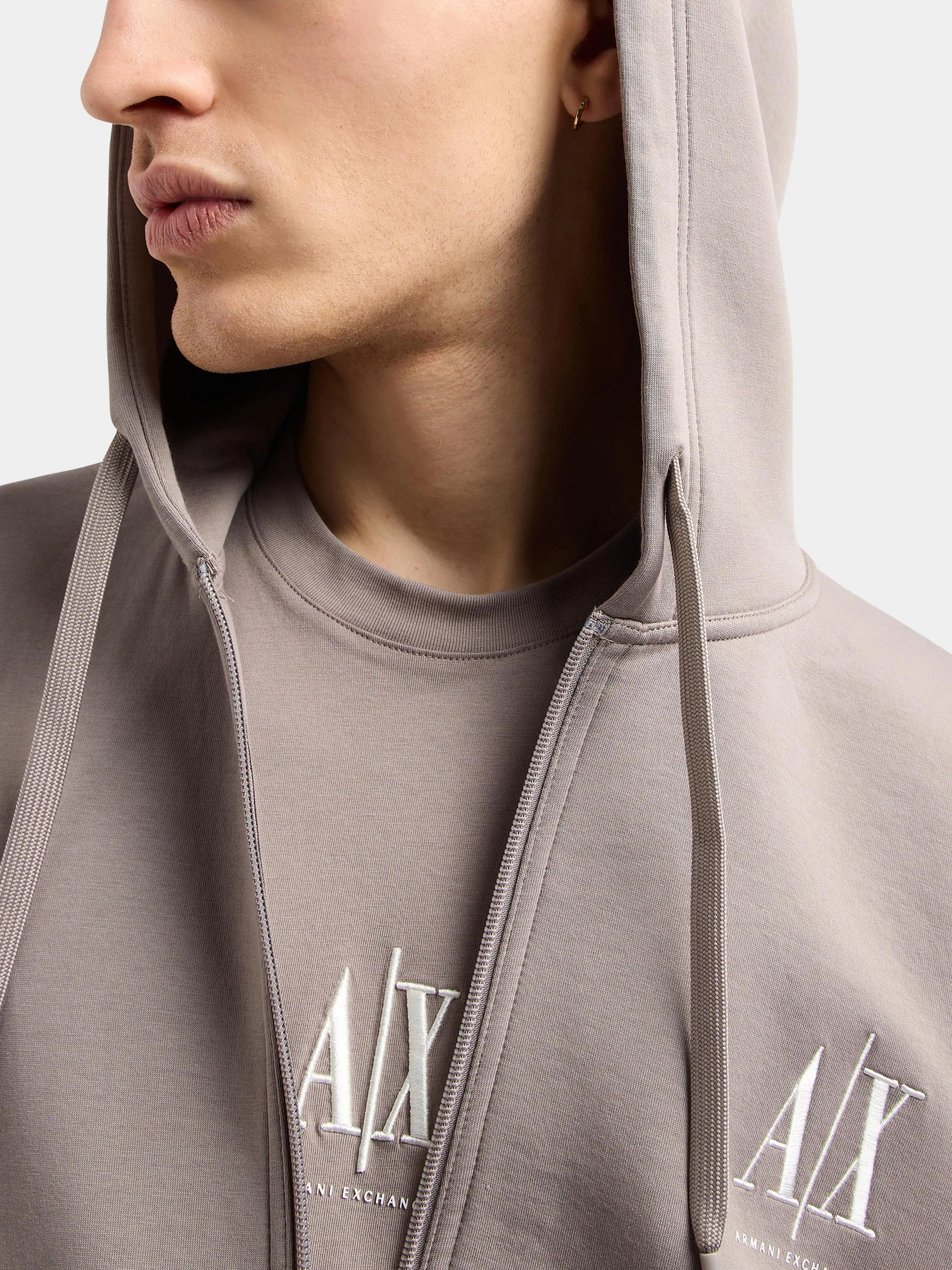 Худи и свитшоты Armani Exchange модель XM000371-AF10818-U6107 Худи и свитшоты Armani Exchange модель XM000371-AF10818-U6107 Фото