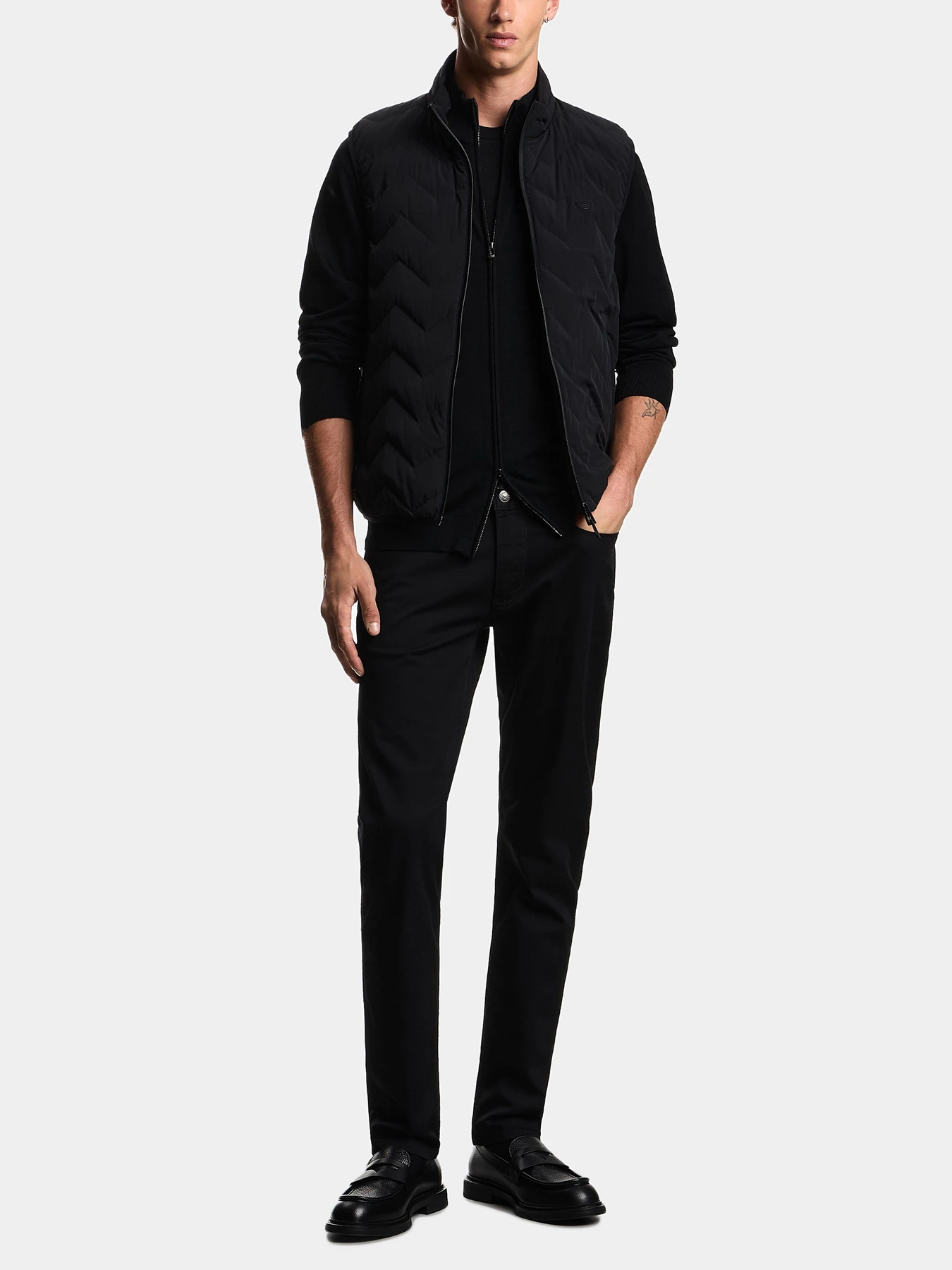 Худи и свитшоты Emporio Armani модель EM004379-AF23421-UC001 Худи и свитшоты Emporio Armani модель EM004379-AF23421-UC001 Фото