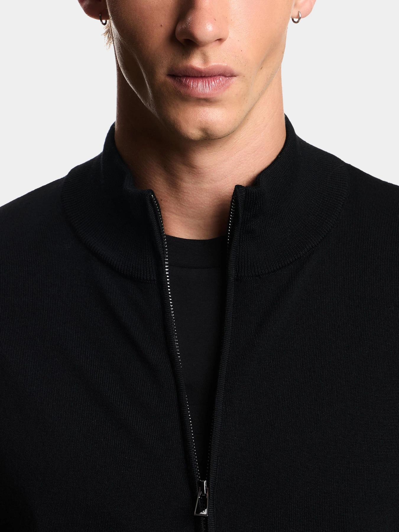 Худи и свитшоты Emporio Armani модель EM004379-AF23421-UC001 Худи и свитшоты Emporio Armani модель EM004379-AF23421-UC001 Фото