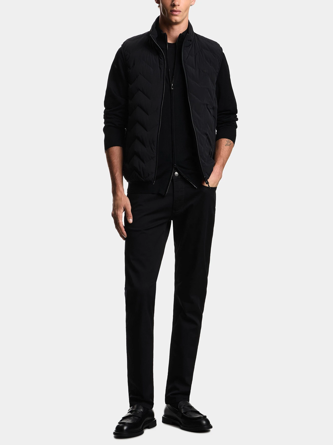 Куртки и дубленки Emporio Armani модель EM004946-AF18499-UC001 Куртки и дубленки Emporio Armani модель EM004946-AF18499-UC001 Фото