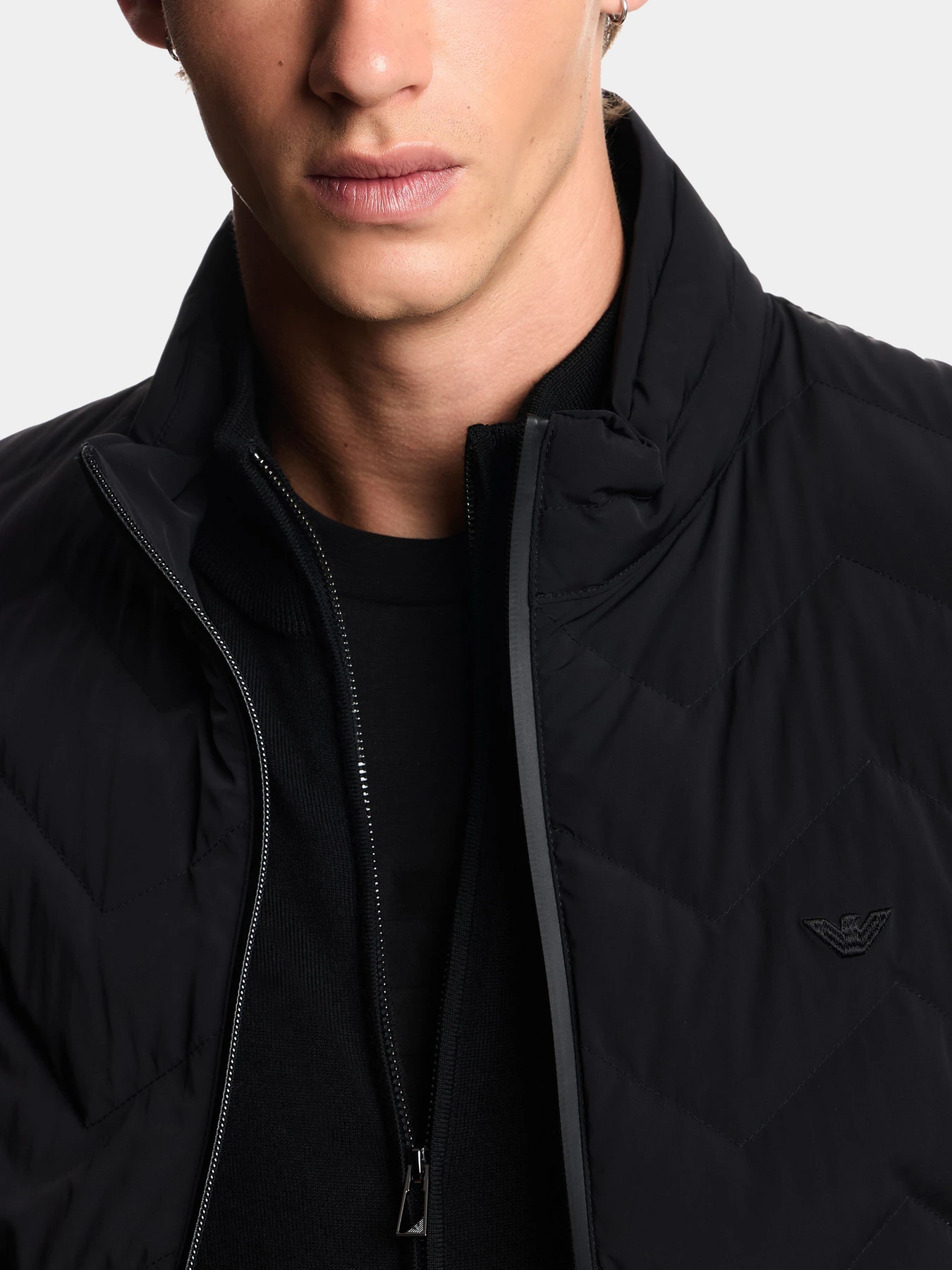 Куртки и дубленки Emporio Armani модель EM004946-AF18499-UC001 Куртки и дубленки Emporio Armani модель EM004946-AF18499-UC001 Фото