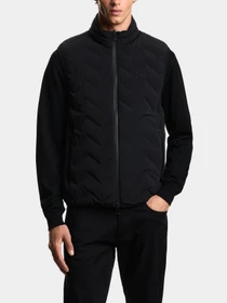 Куртки и дубленки Emporio Armani модель EM004946-AF18499-UC001 Фото