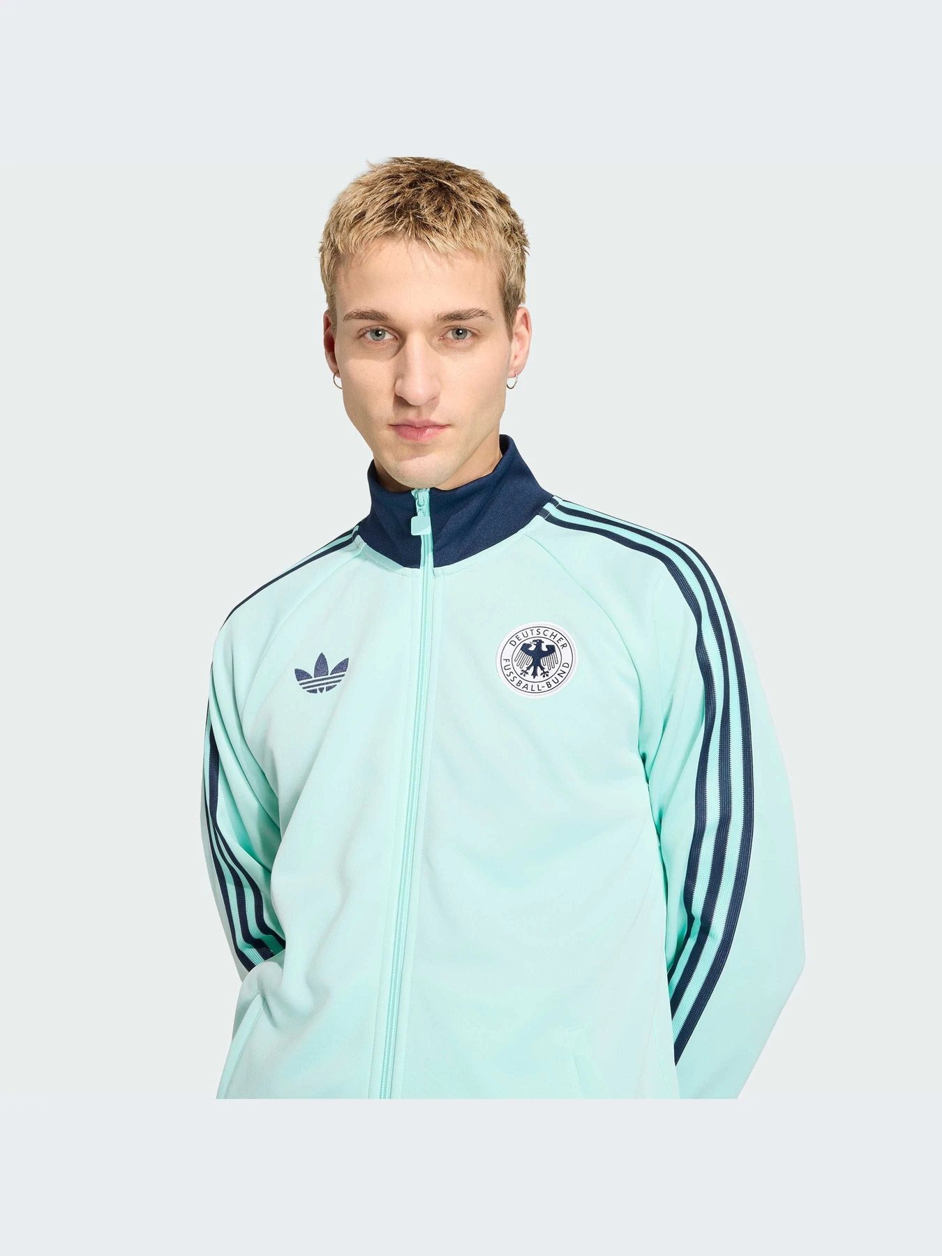 Худи и свитшоты Adidas модель JZ9340-KZ Худи и свитшоты Adidas модель JZ9340-KZ Фото