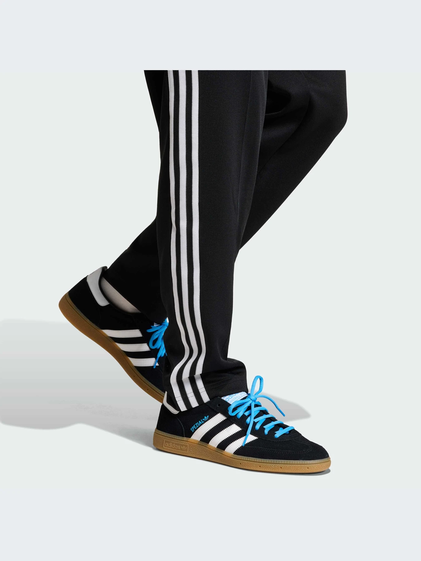 Брюки Adidas модель JZ6306-KZ Брюки Adidas модель JZ6306-KZ Фото