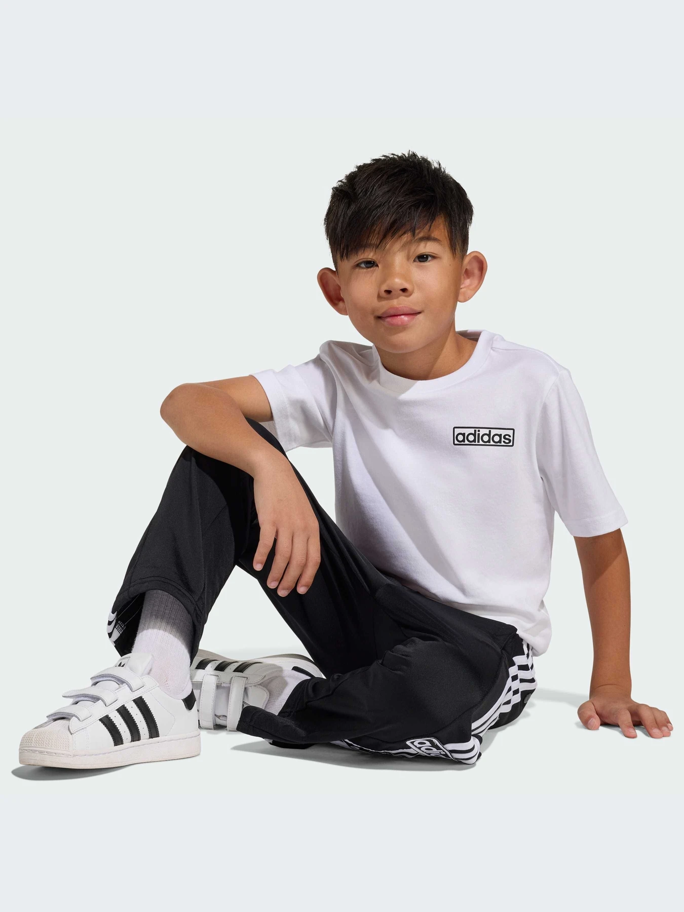 Костюмы Adidas Adicolor модель KD3990-KZ Костюмы Adidas Adicolor модель KD3990-KZ Фото