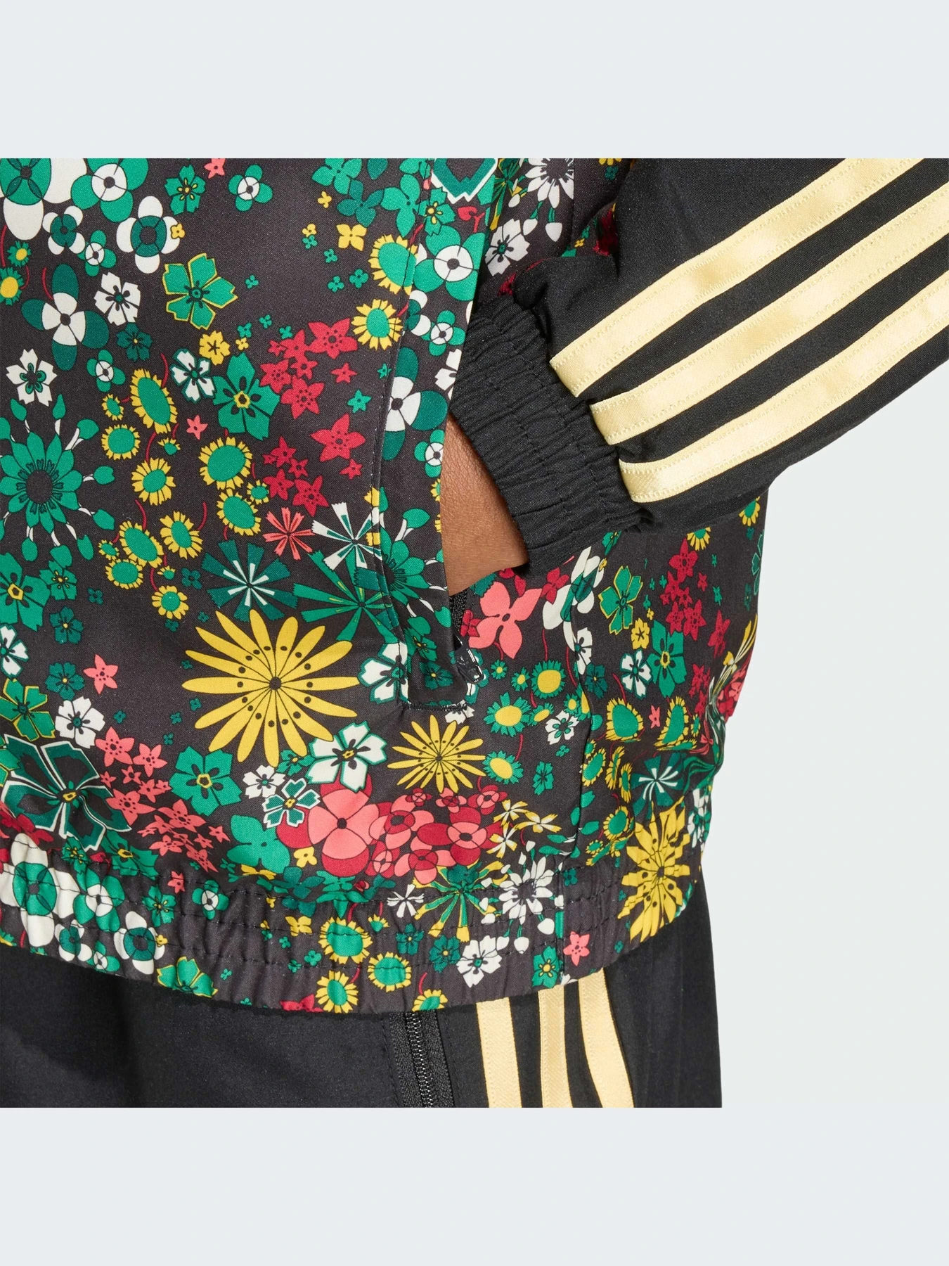 Худи и свитшоты Adidas Graphics модель KD5938-KZ Худи и свитшоты Adidas Graphics модель KD5938-KZ Фото
