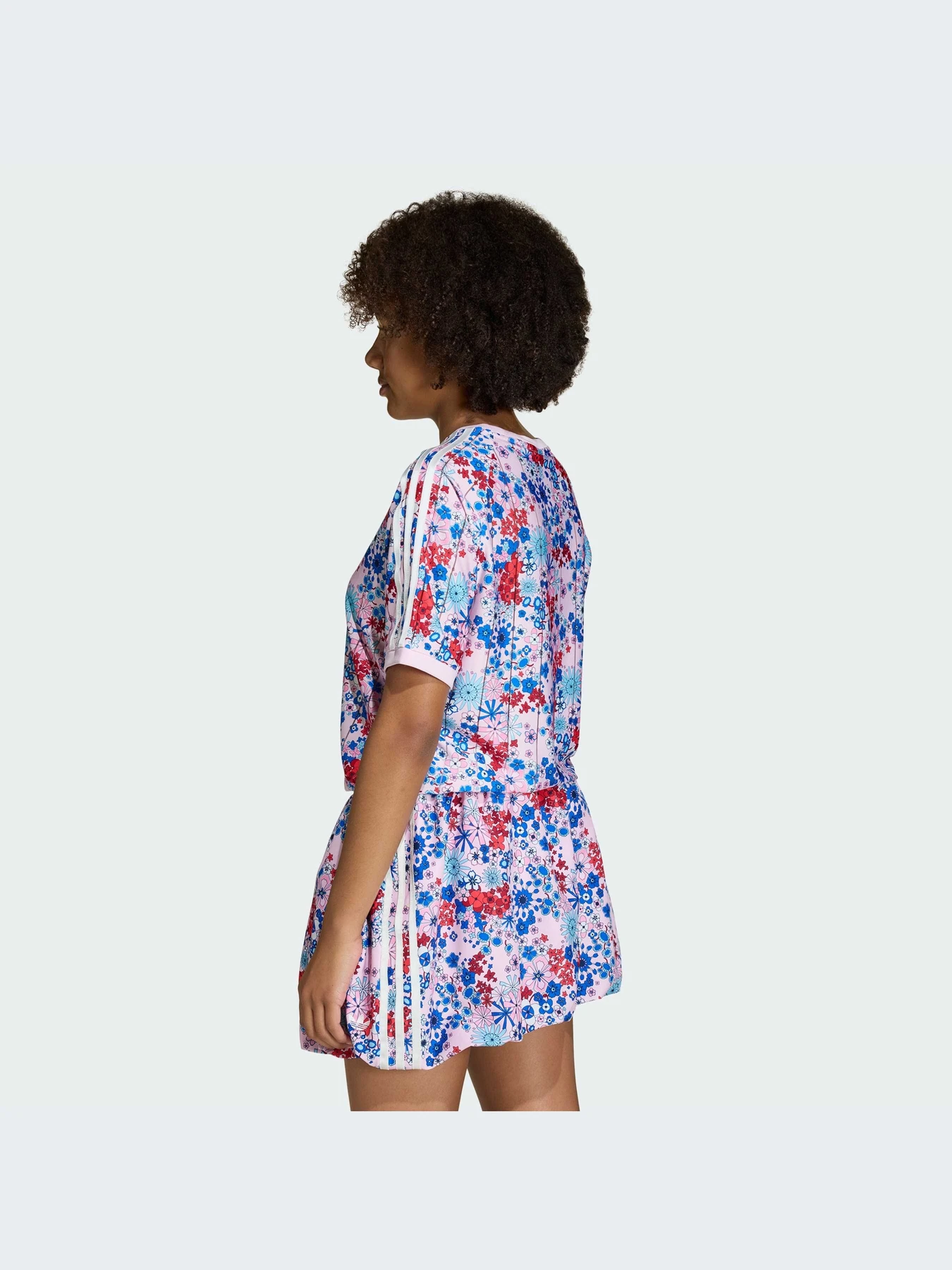 Футболки и поло Adidas Graphics модель KD1765-KZ Футболки и поло Adidas Graphics модель KD1765-KZ Фото
